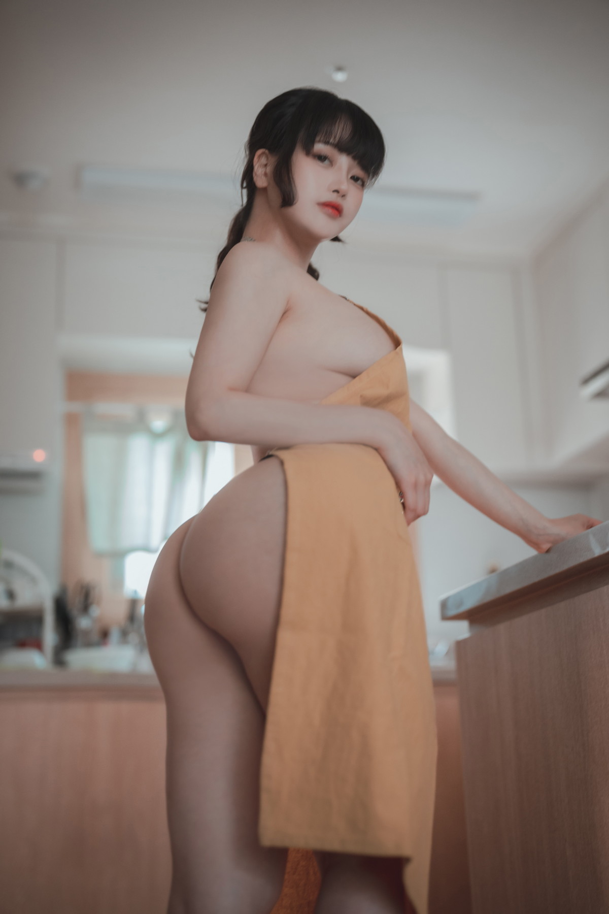 xgyw.top_[DJAWA]No.226_模特ZziZzi_New Town Bride主题性感厨娘装黑色内裤秀翘臀诱惑写真207P