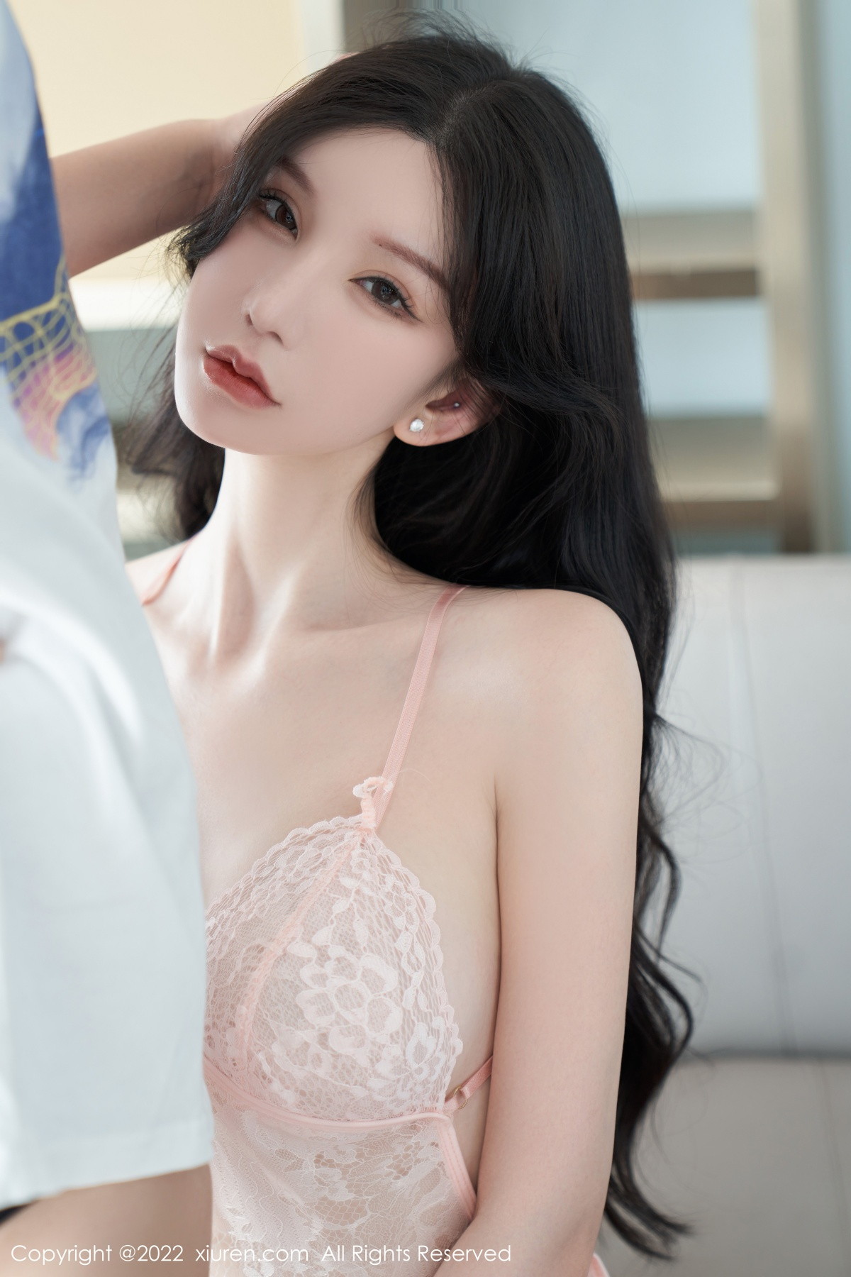 xgyw.top_XiuRen第5881期_女神周于希Sally心愿旅拍性感粉色长裙 白色薄纱惹火诱惑写真80P