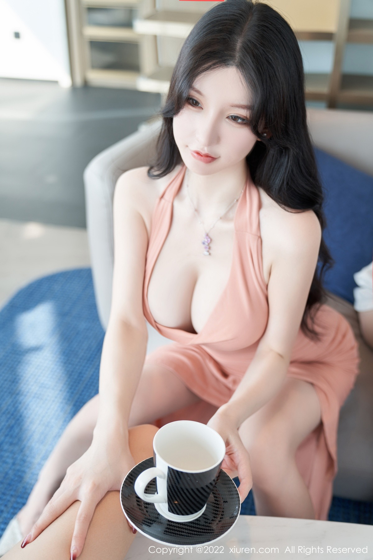 xgyw.top_XiuRen第5881期_女神周于希Sally心愿旅拍性感粉色长裙 白色薄纱惹火诱惑写真80P