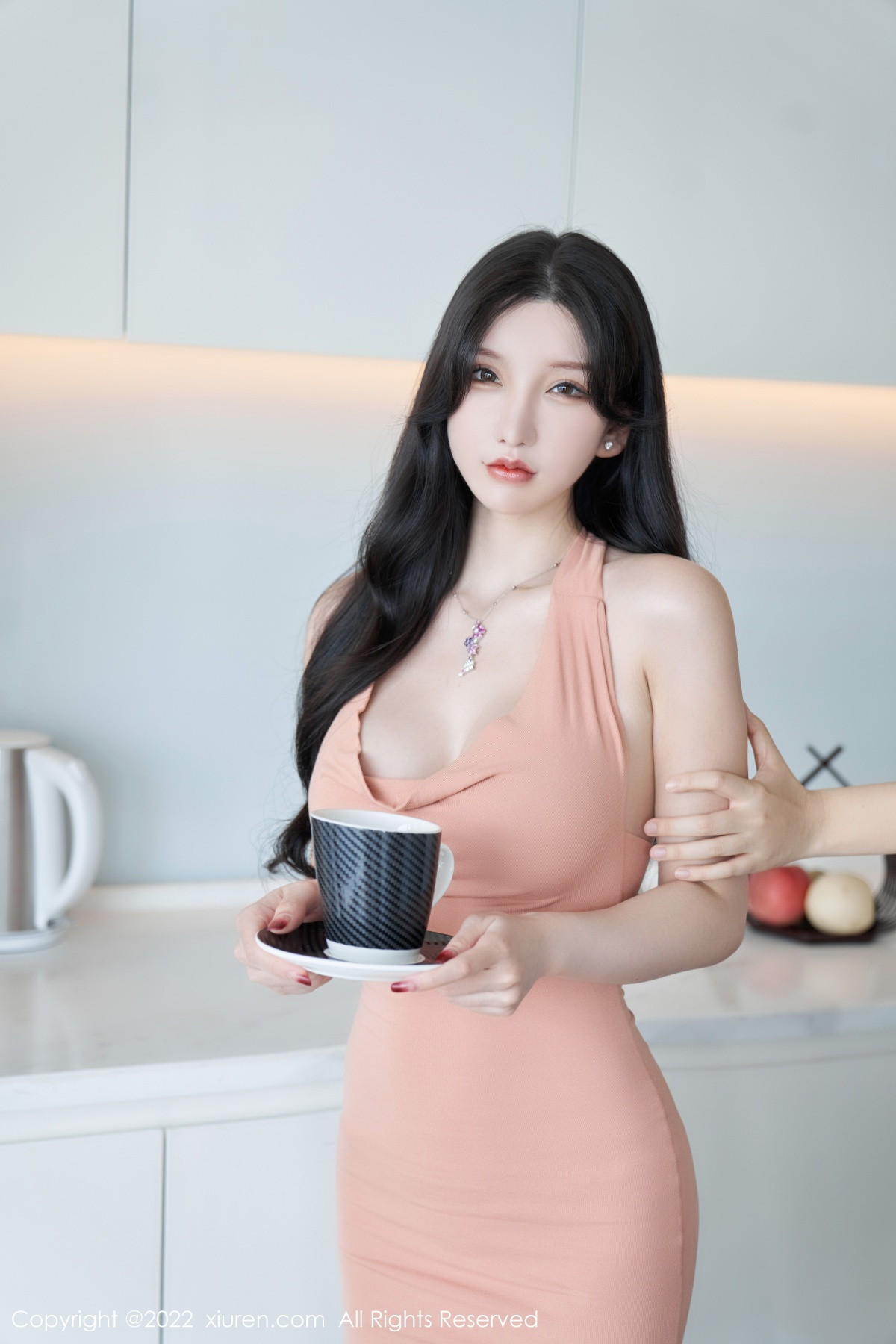 xgyw.top_XiuRen第5881期_女神周于希Sally心愿旅拍性感粉色长裙 白色薄纱惹火诱惑写真80P