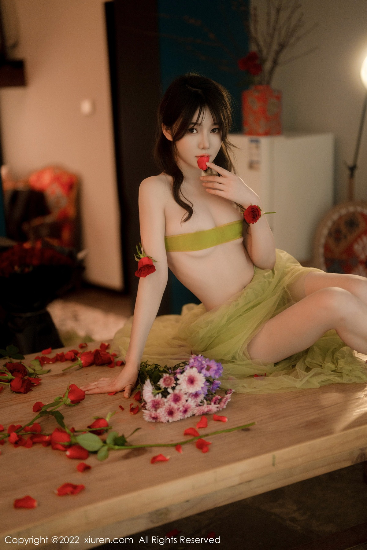 xgyw.top_XiuRen第5875期_模特婠婠么私房性感淡绿色连衣裙秀曼妙身姿白嫩美腿诱惑写真85P