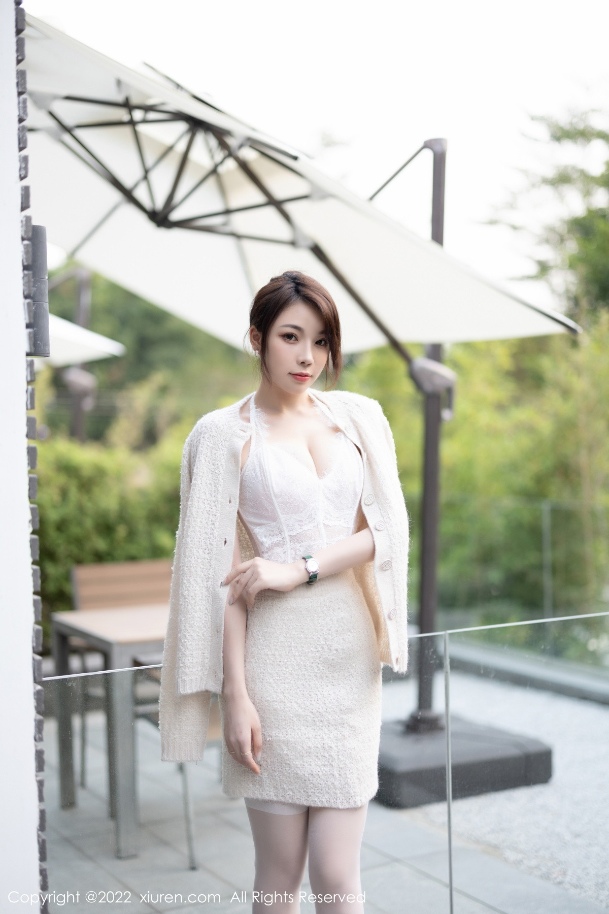 xgyw.top_XiuRen第5880期_女神徐莉芝Booty半脱露性感白色蕾丝内衣配白丝吊袜诱惑写真88P