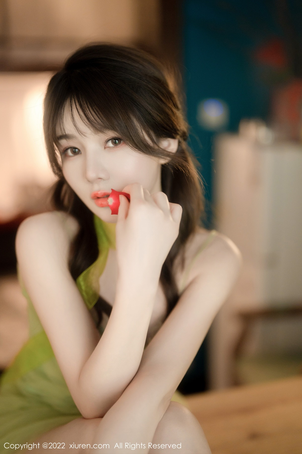 xgyw.top_XiuRen第5875期_模特婠婠么私房性感淡绿色连衣裙秀曼妙身姿白嫩美腿诱惑写真85P