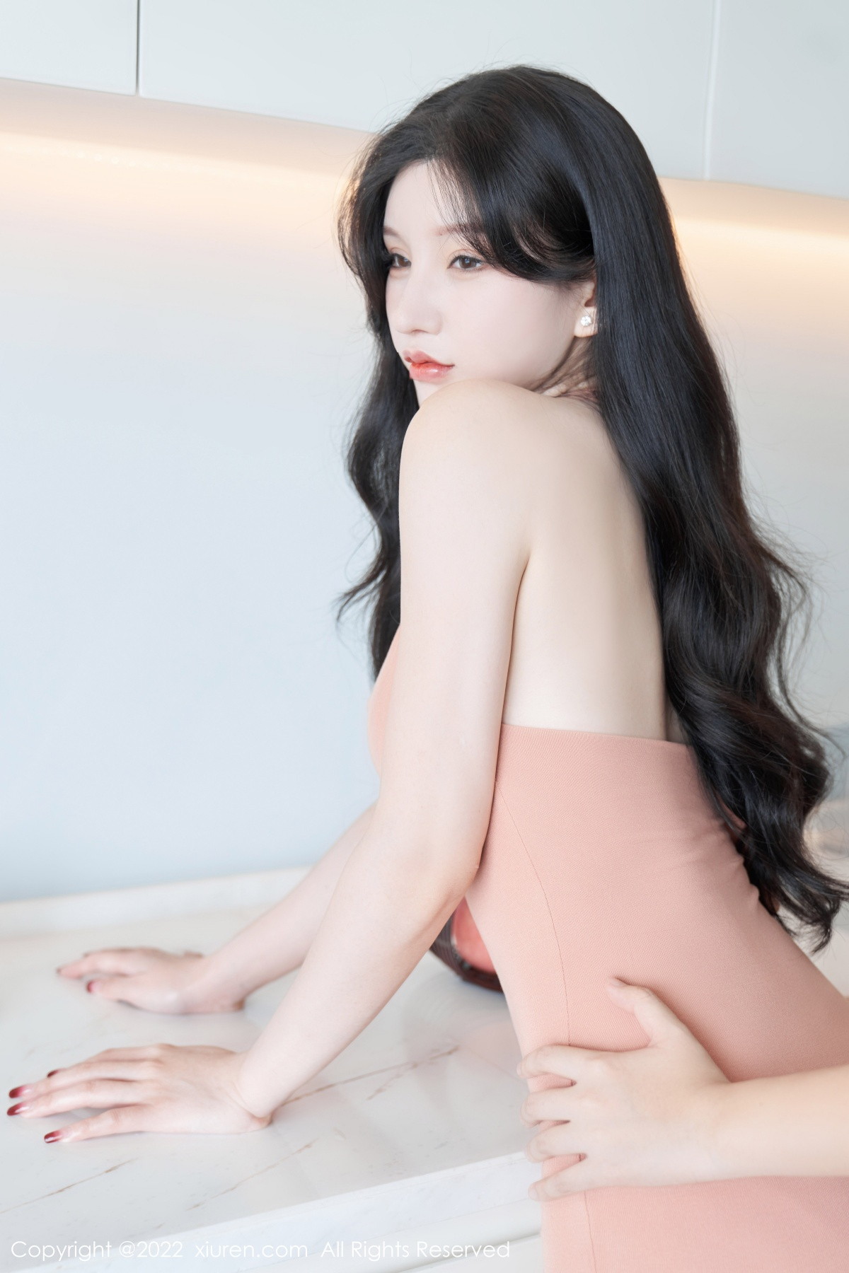 xgyw.top_XiuRen第5881期_女神周于希Sally心愿旅拍性感粉色长裙 白色薄纱惹火诱惑写真80P