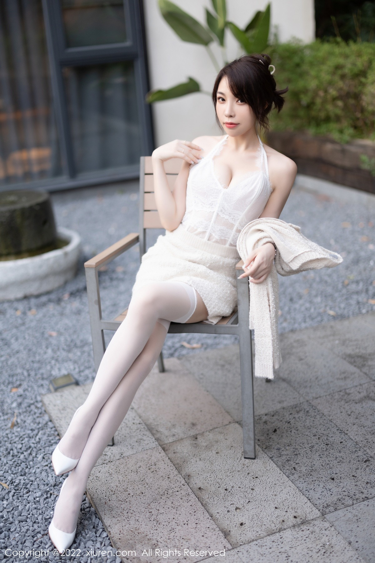 xgyw.top_XiuRen第5880期_女神徐莉芝Booty半脱露性感白色蕾丝内衣配白丝吊袜诱惑写真88P