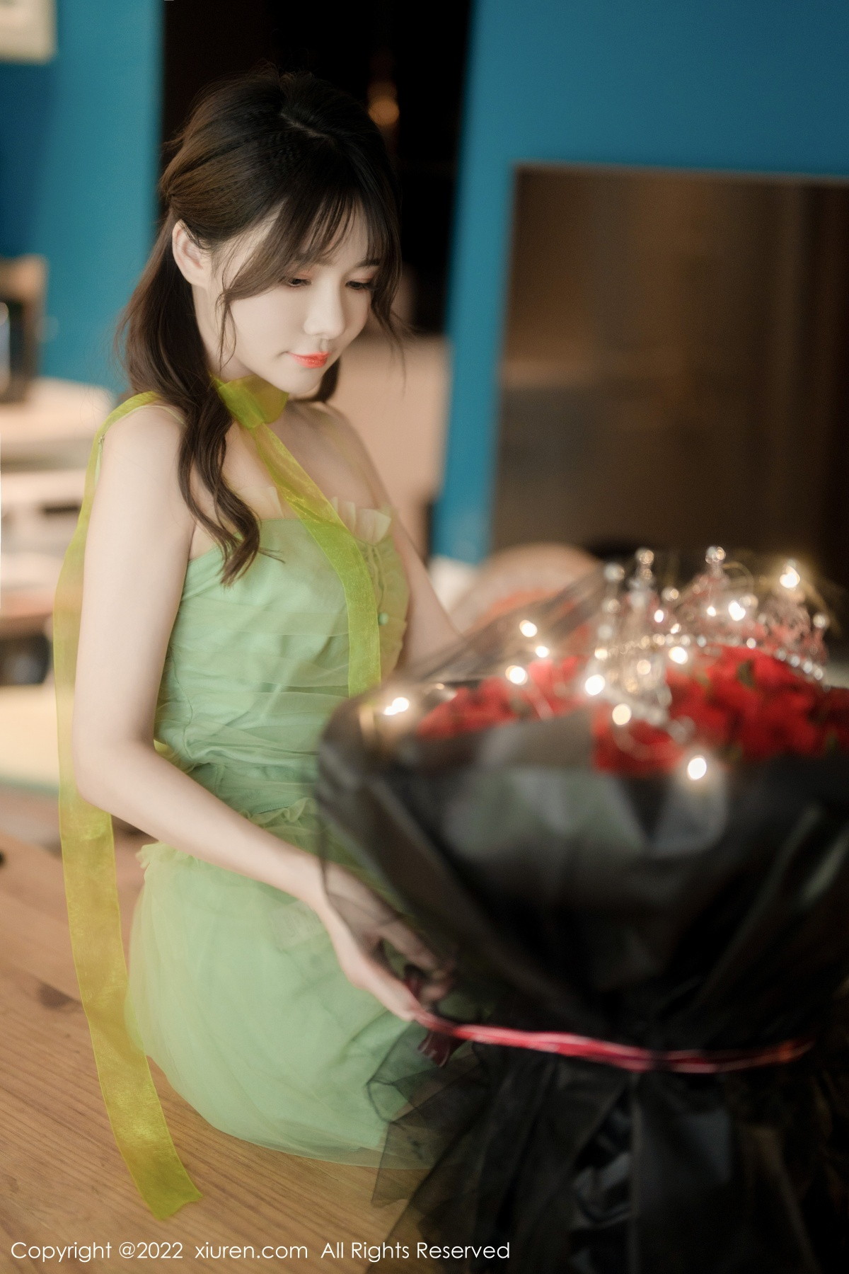 xgyw.top_XiuRen第5875期_模特婠婠么私房性感淡绿色连衣裙秀曼妙身姿白嫩美腿诱惑写真85P