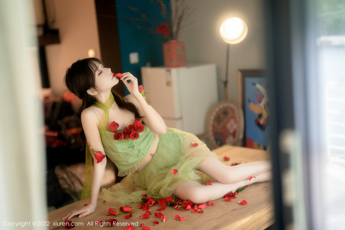 xgyw.top_XiuRen第5875期_模特婠婠么私房性感淡绿色连衣裙秀曼妙身姿白嫩美腿诱惑写真85P