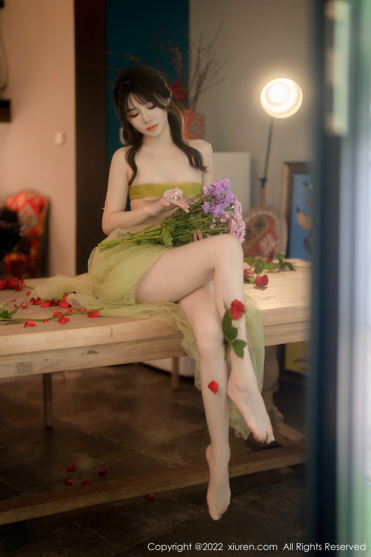 xgyw.top_XiuRen第5875期_模特婠婠么私房性感淡绿色连衣裙秀曼妙身姿白嫩美腿诱惑写真85P