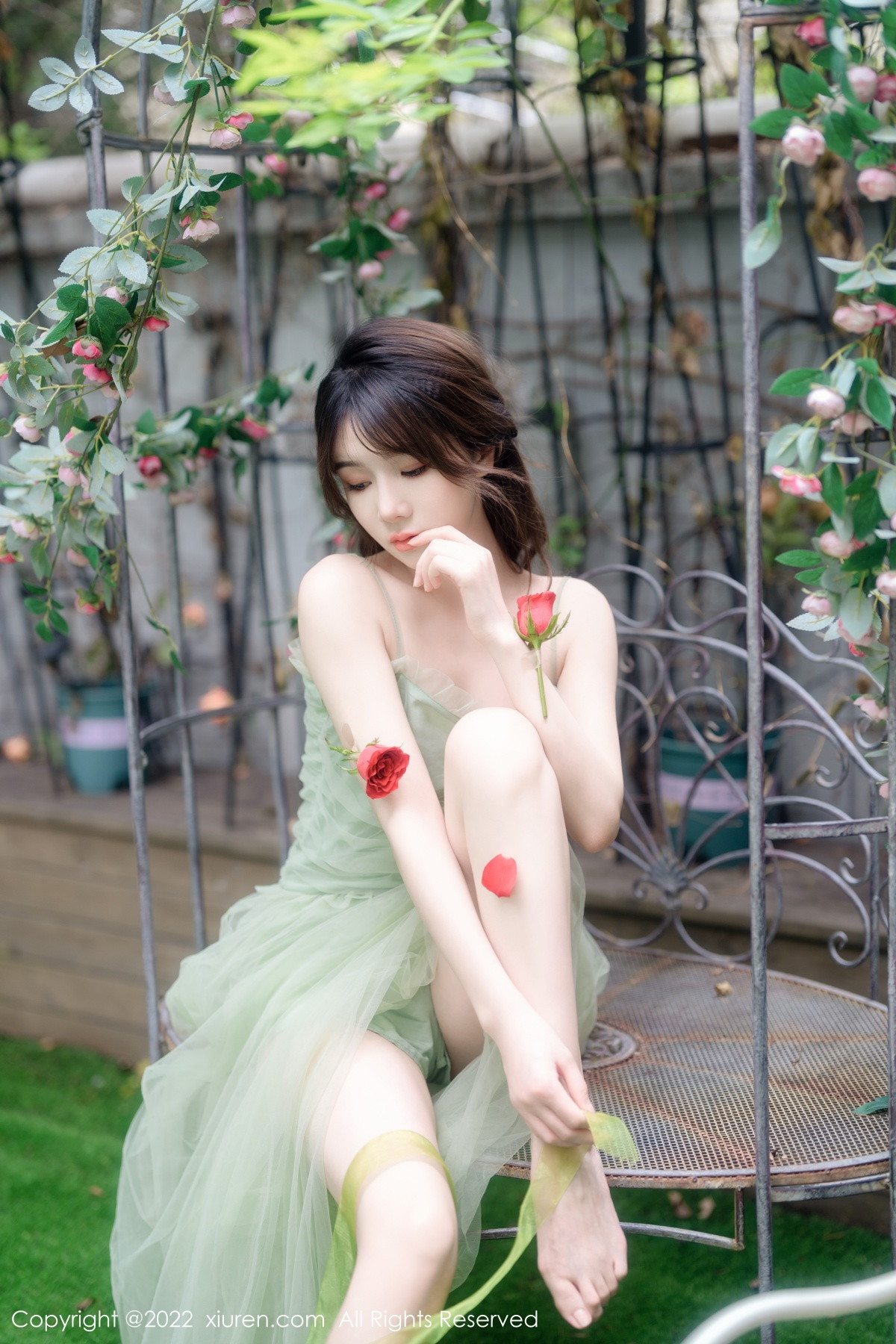 xgyw.top_XiuRen第5875期_模特婠婠么私房性感淡绿色连衣裙秀曼妙身姿白嫩美腿诱惑写真85P
