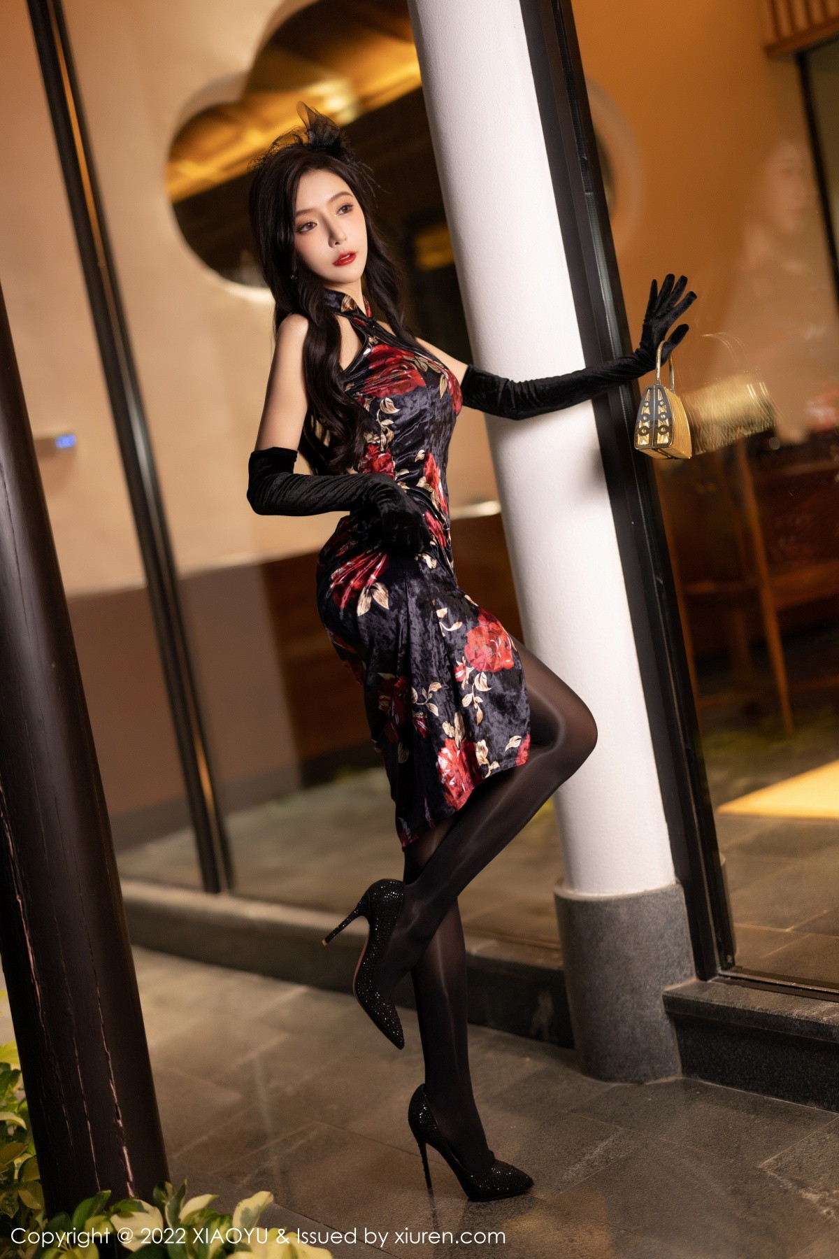 xgyw.top_[XiaoYu画语界]Vol.909_女神王馨瑶yanni脱性感深色旗袍露红色内衣配开档黑丝诱惑写真90P