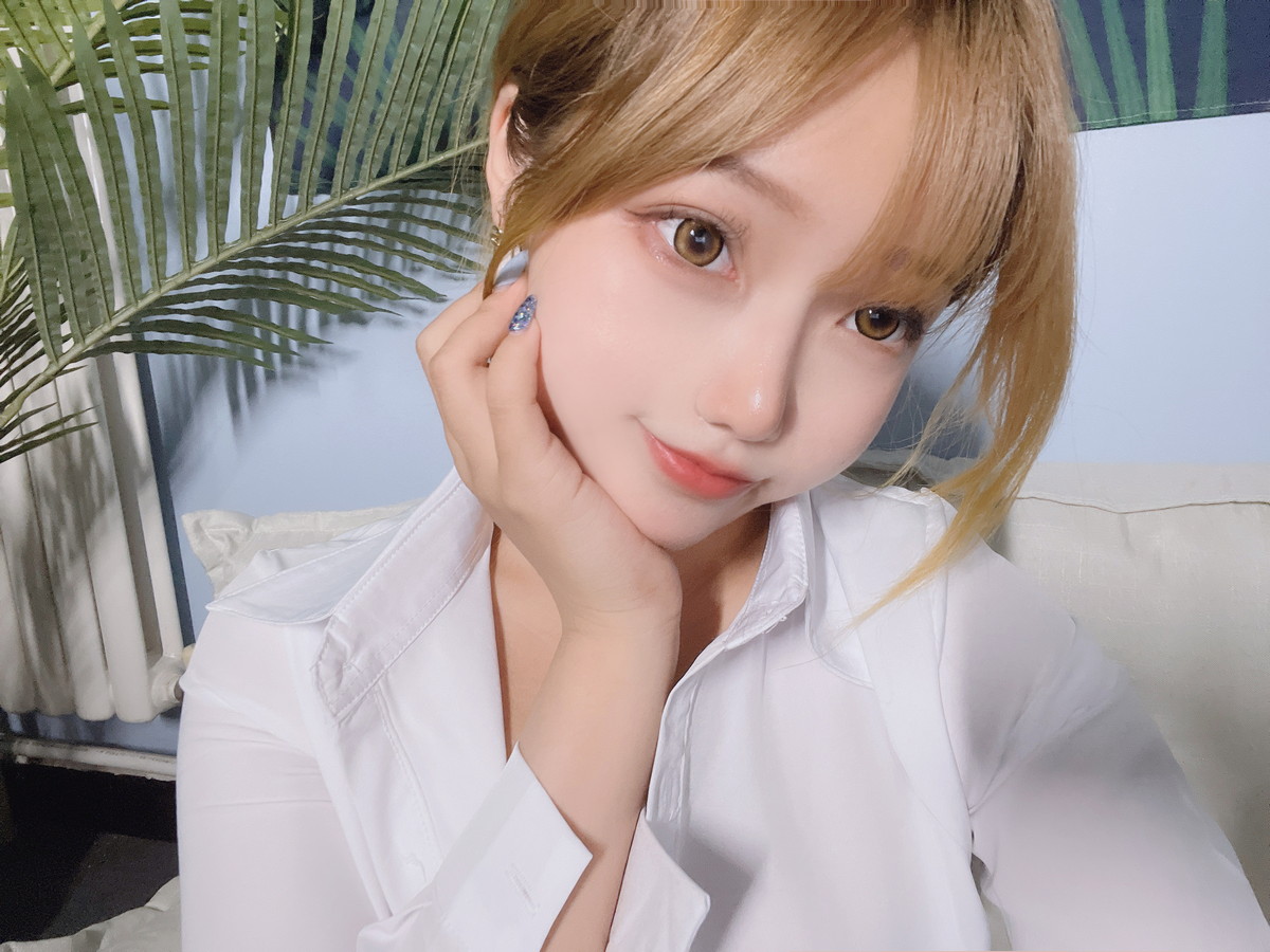 xgyw.top_网络美女Eloise软软OL主题性感白T配黑短裙半脱露超薄无内黑丝秀翘臀诱惑写真101P