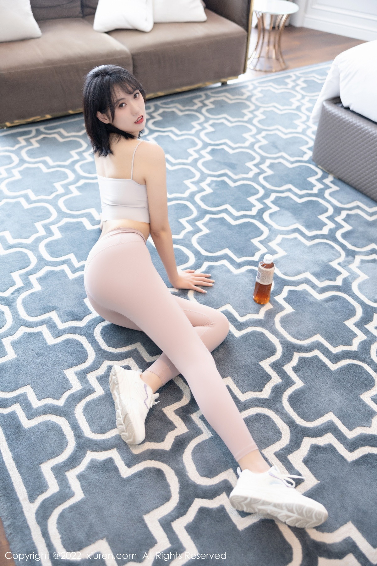 xgyw.top_XiuRen第5885期_模特林子遥性感浅色瑜伽服半脱露超薄无内肉丝秀翘臀诱惑写真88P