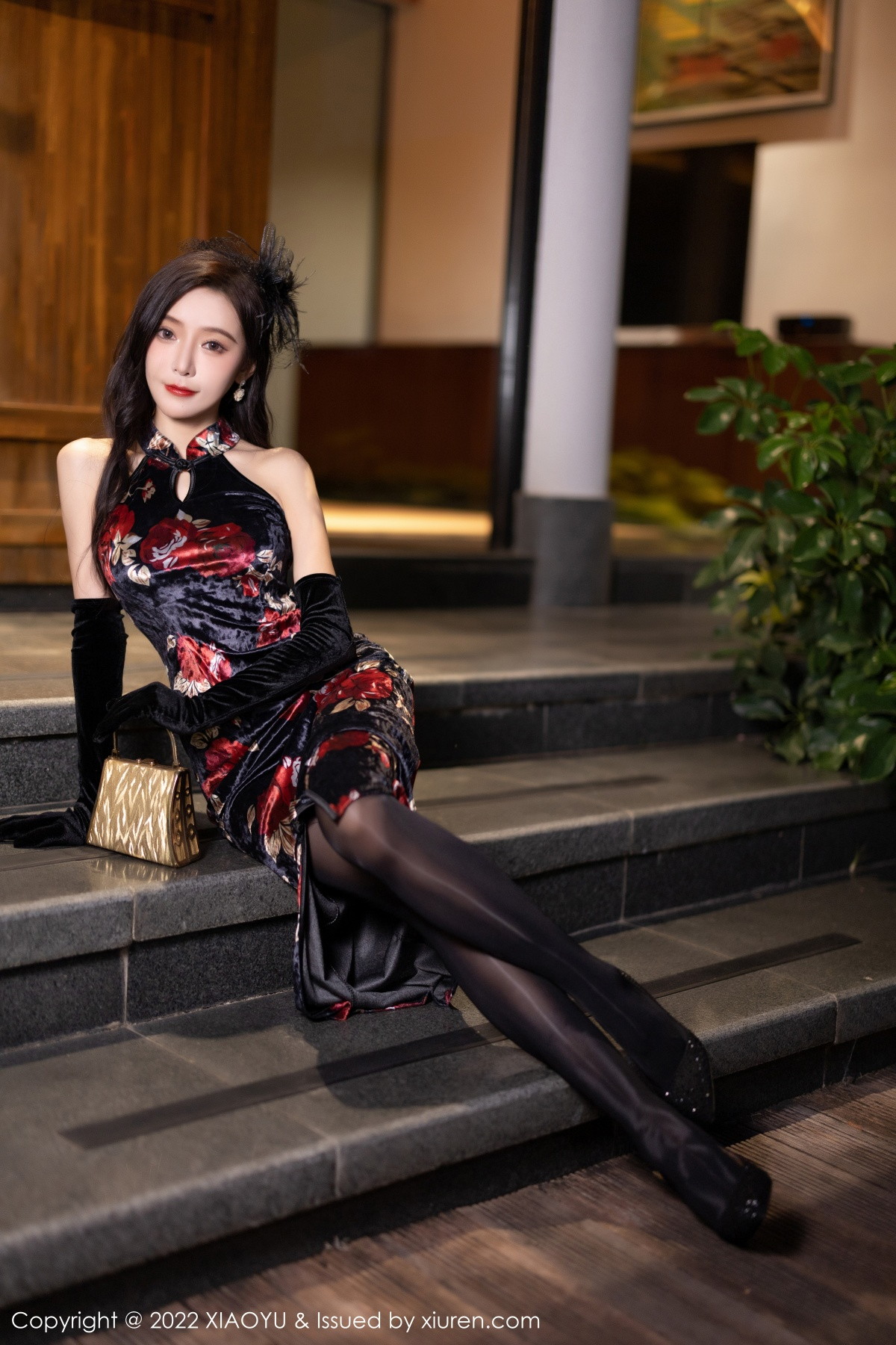 xgyw.top_[XiaoYu画语界]Vol.909_女神王馨瑶yanni脱性感深色旗袍露红色内衣配开档黑丝诱惑写真90P
