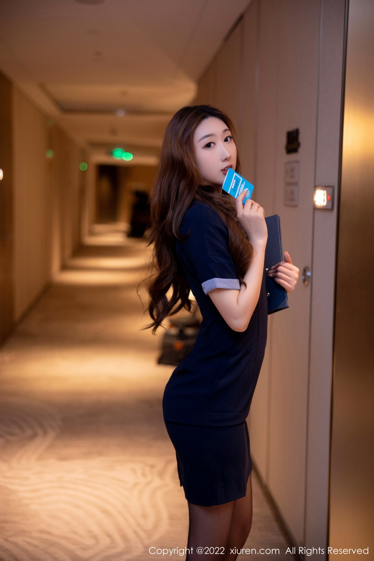 xgyw.top_XiuRen第5886期_模特江真真脱深蓝连衣裙露浅紫色蕾丝内衣配超薄黑丝诱惑写真98P