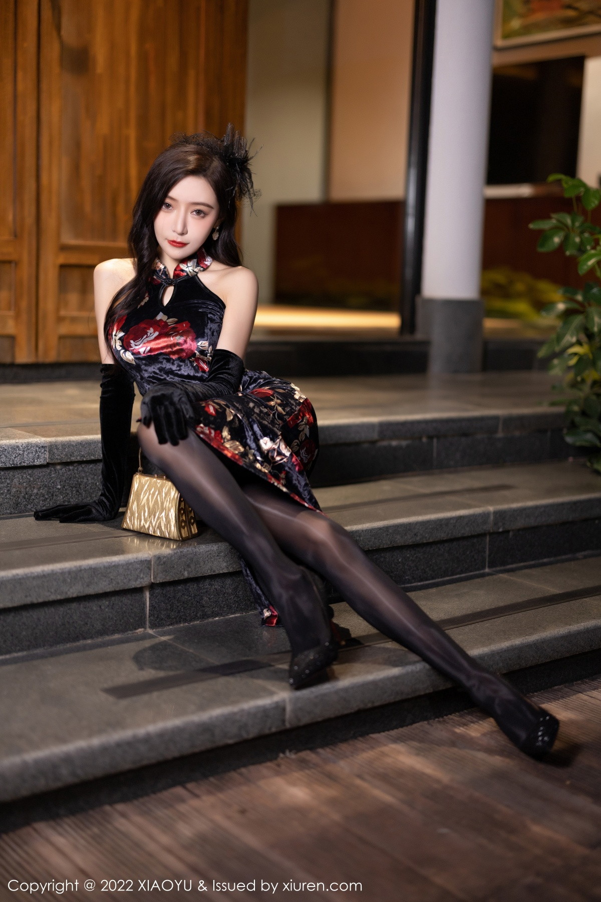 xgyw.top_[XiaoYu画语界]Vol.909_女神王馨瑶yanni脱性感深色旗袍露红色内衣配开档黑丝诱惑写真90P