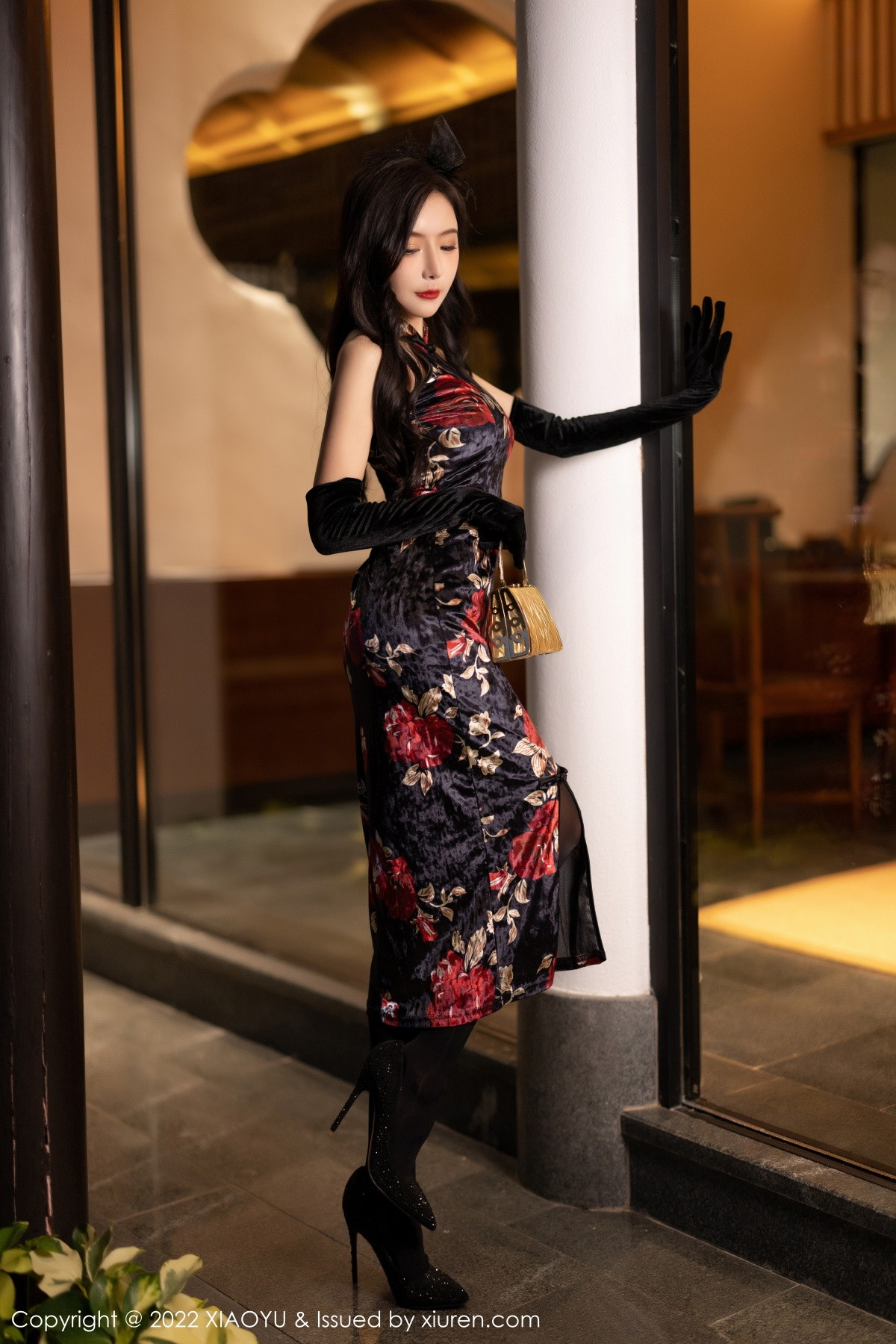 xgyw.top_[XiaoYu画语界]Vol.909_女神王馨瑶yanni脱性感深色旗袍露红色内衣配开档黑丝诱惑写真90P