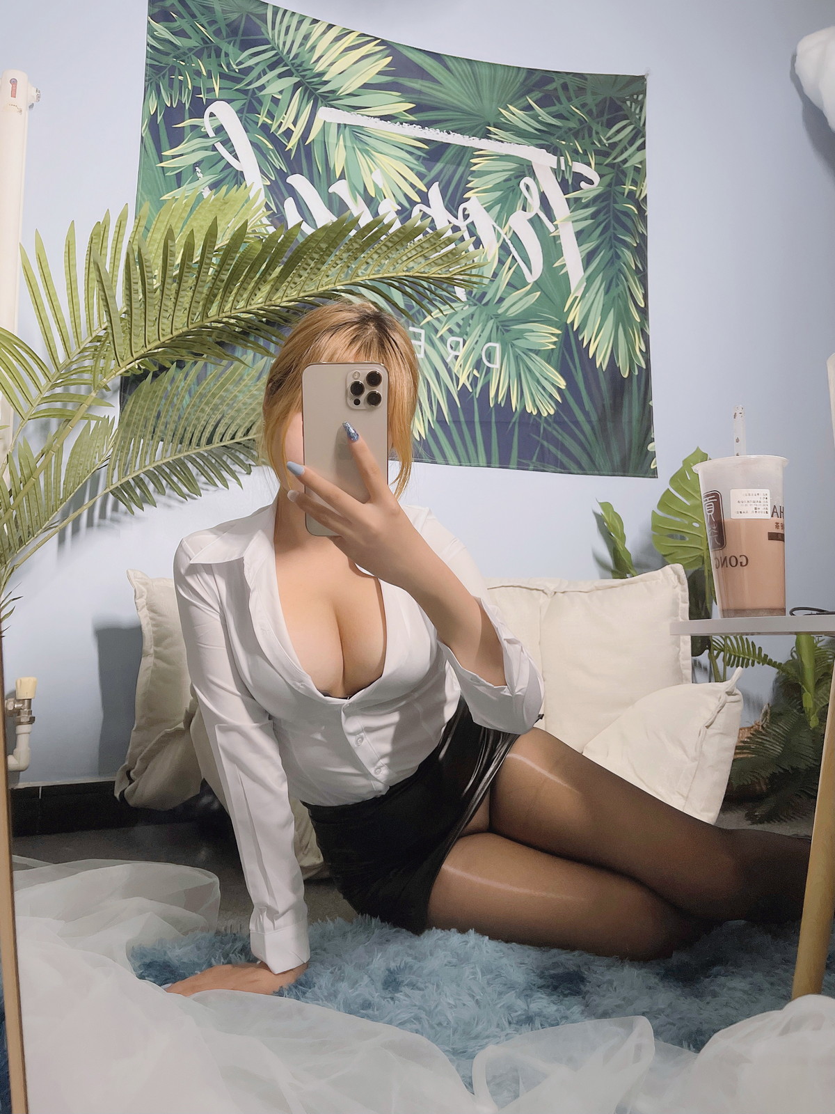 xgyw.top_网络美女Eloise软软OL主题性感白T配黑短裙半脱露超薄无内黑丝秀翘臀诱惑写真101P
