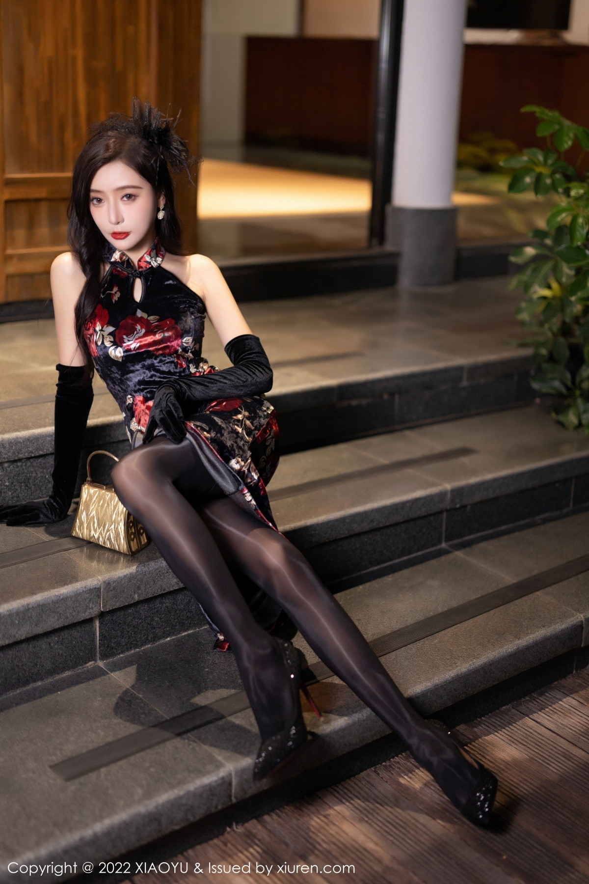 xgyw.top_[XiaoYu画语界]Vol.909_女神王馨瑶yanni脱性感深色旗袍露红色内衣配开档黑丝诱惑写真90P