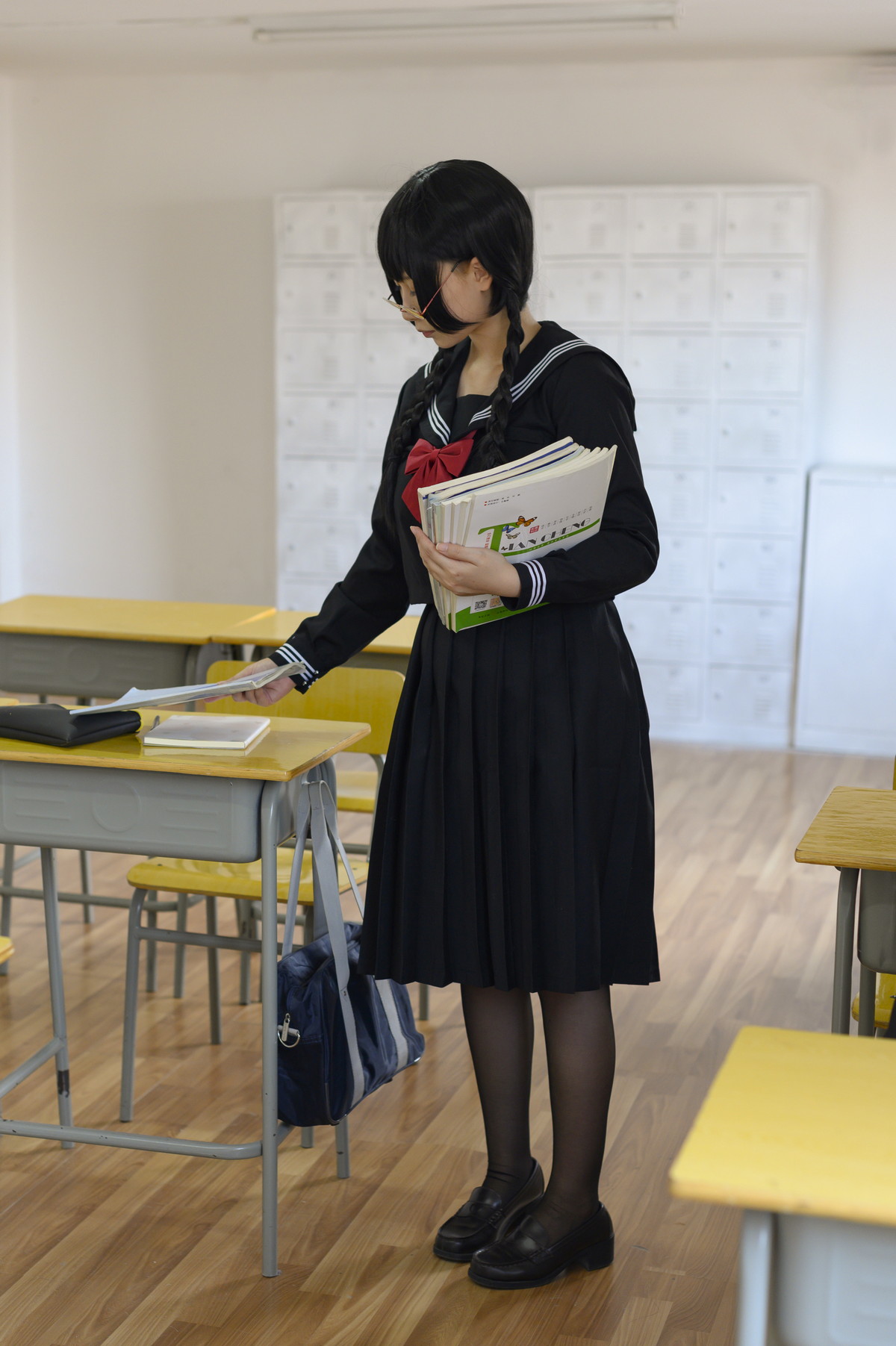 xgyw.top_二次元美少女PAKI酱班长主题教室性感红色蕾丝内衣配开档黑丝秀翘臀诱惑写真35P