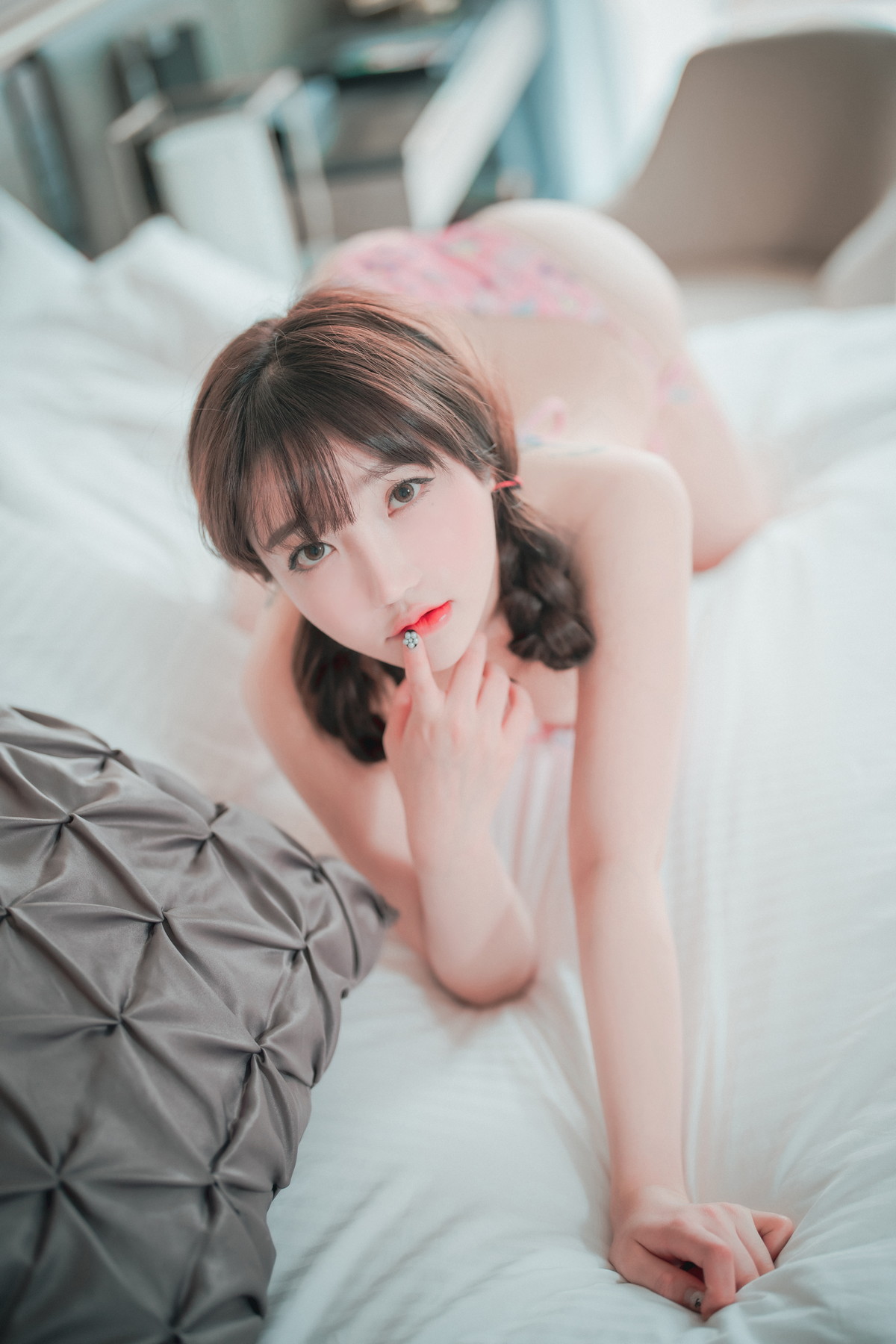 xgyw.top_[DJAWA]No.227_模特Ye-Eun_Staycation主题私房性感内衣系列半脱露火辣身材诱惑写真135P