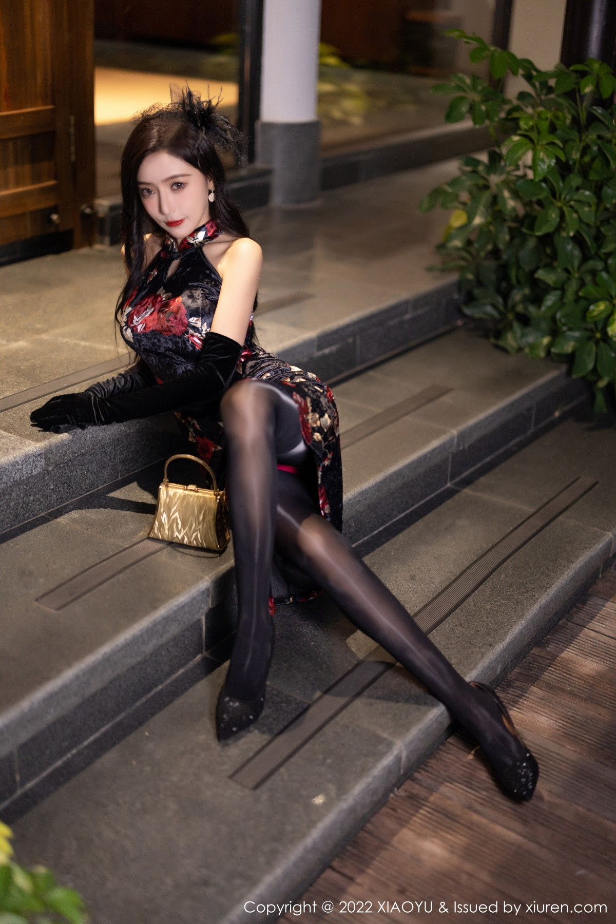 xgyw.top_[XiaoYu画语界]Vol.909_女神王馨瑶yanni脱性感深色旗袍露红色内衣配开档黑丝诱惑写真90P