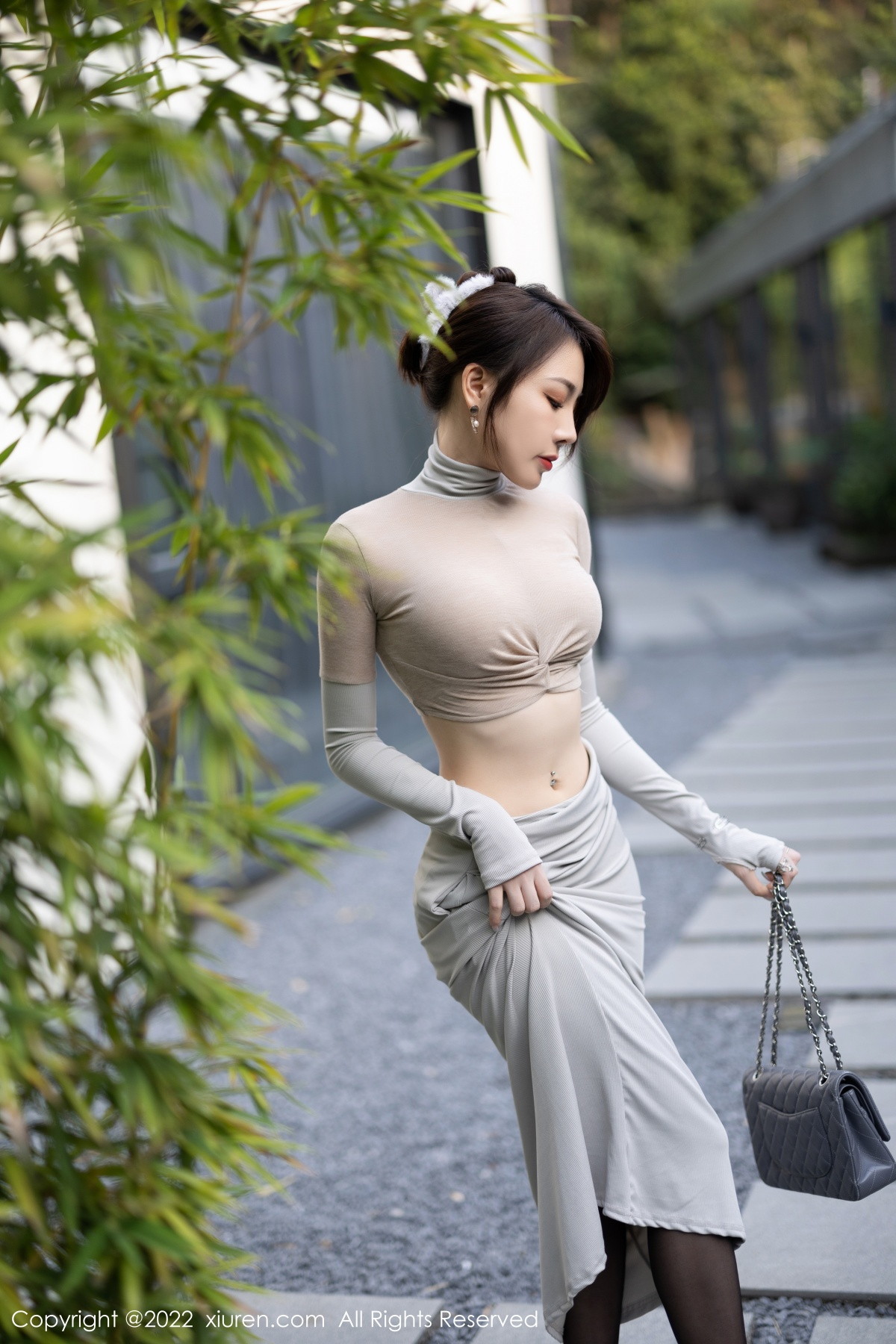 xgyw.top_XiuRen第5895期_女神徐莉芝Booty性感浅色上衣配长裙露超薄黑丝迷人诱惑写真91P