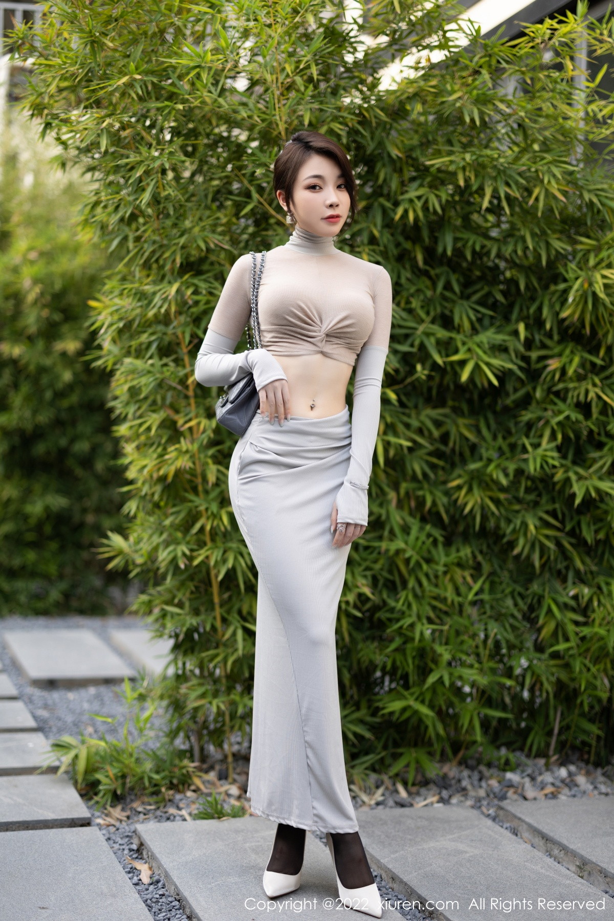 xgyw.top_XiuRen第5895期_女神徐莉芝Booty性感浅色上衣配长裙露超薄黑丝迷人诱惑写真91P