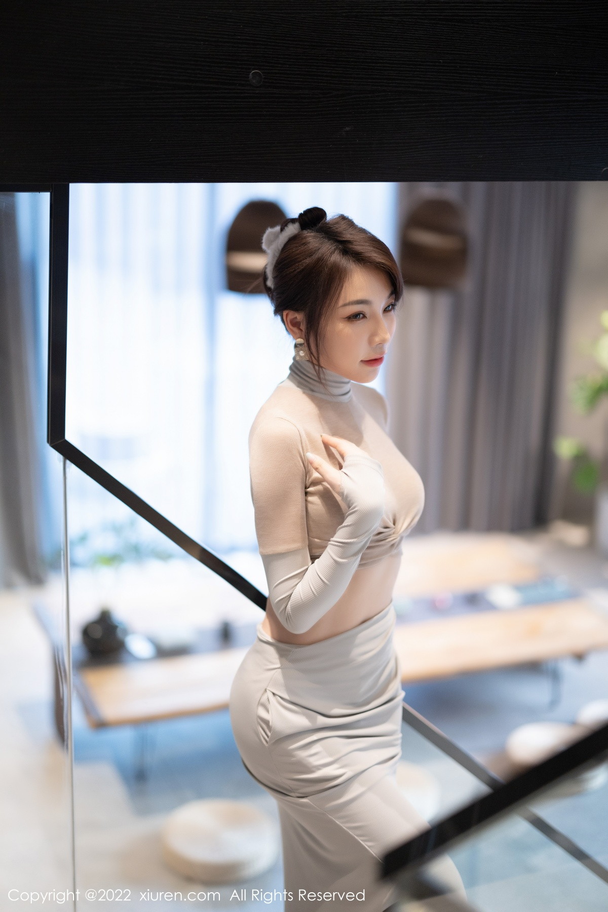 xgyw.top_XiuRen第5895期_女神徐莉芝Booty性感浅色上衣配长裙露超薄黑丝迷人诱惑写真91P