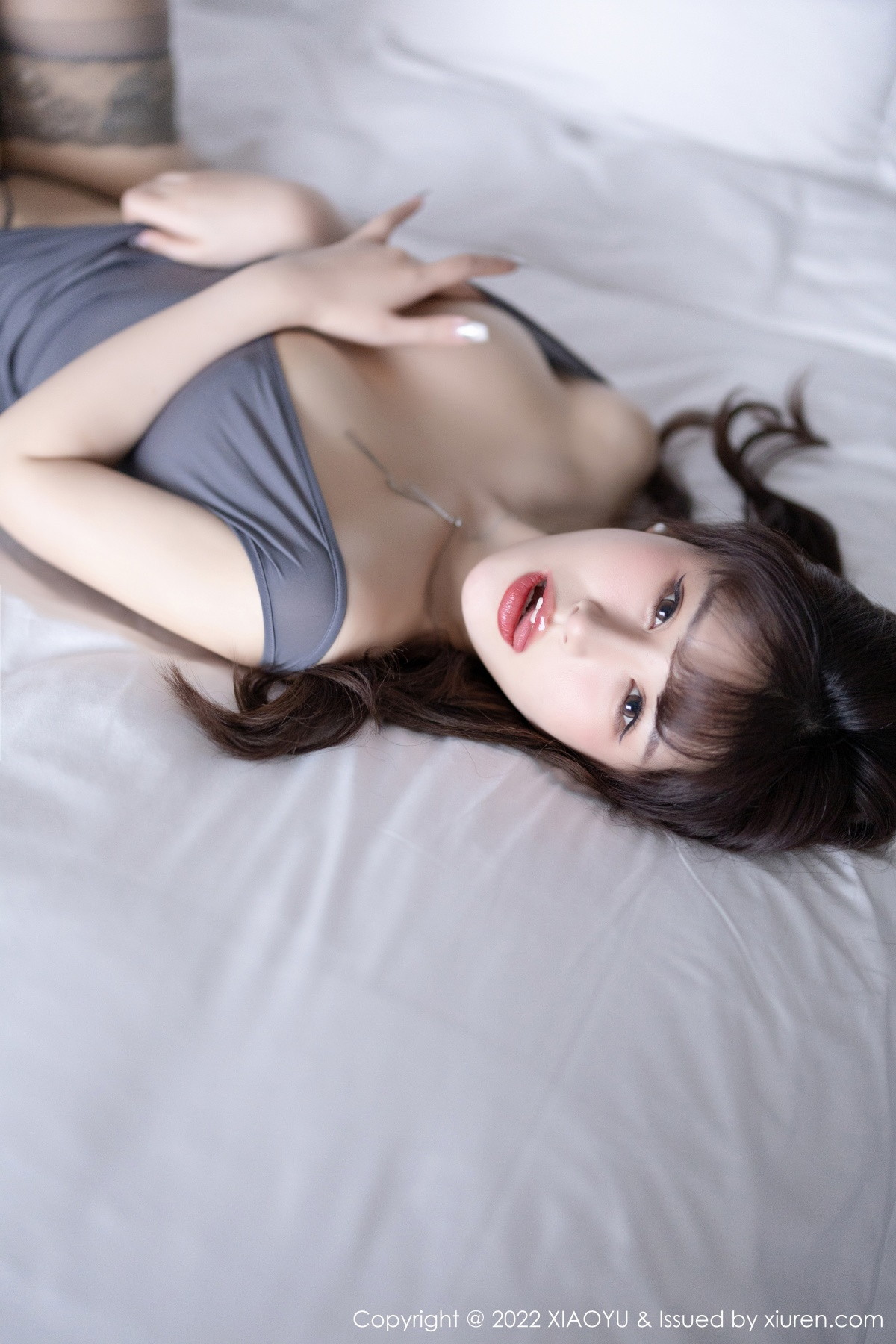 xgyw.top_[XiaoYu画语界]Vol.910_模特张欣欣性感灰色开胸服饰配灰色蕾丝袜秀婀娜身姿诱惑写真84P