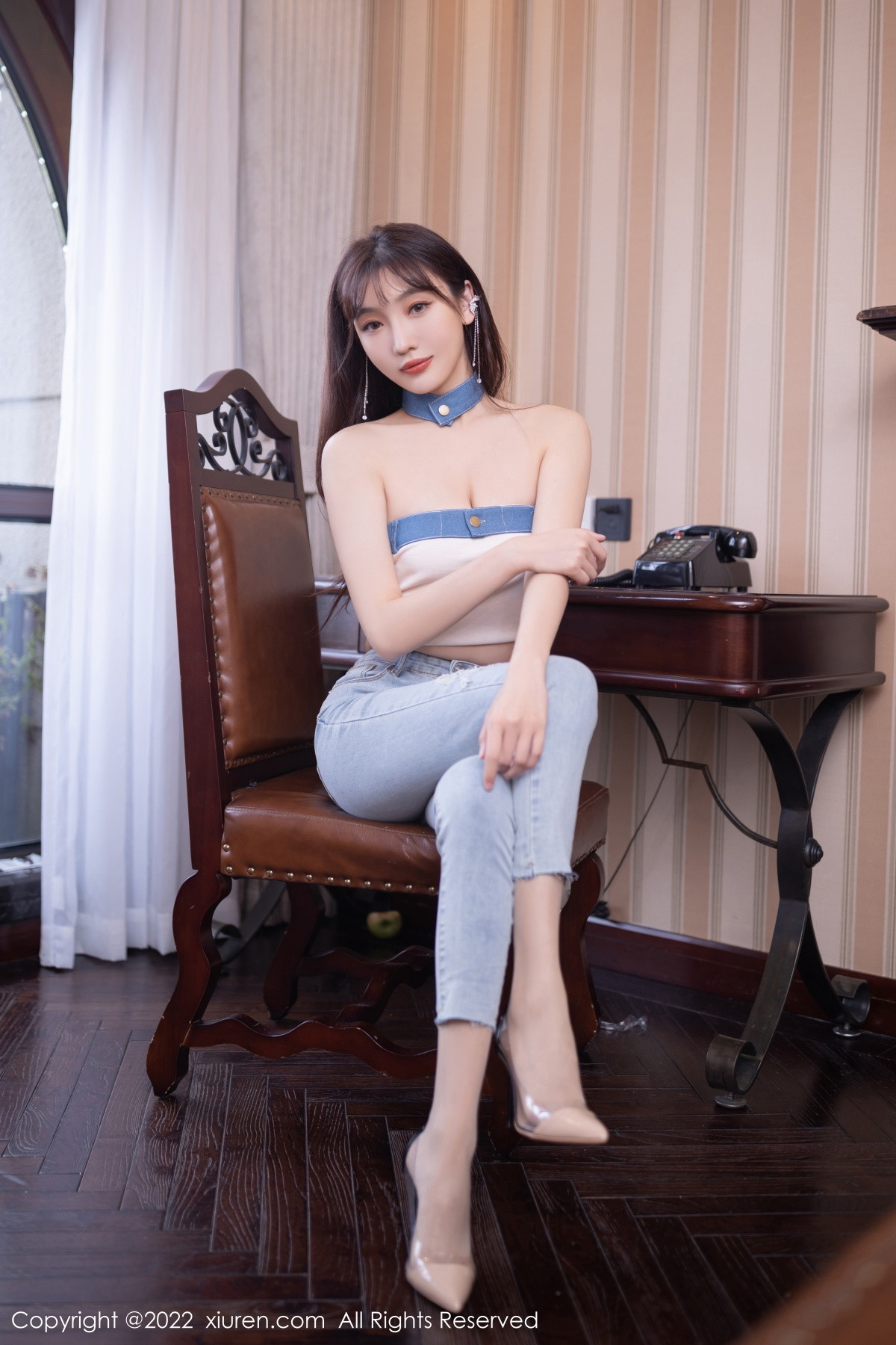 xgyw.top_XiuRen第5908期_模特陆萱萱北京旅拍半脱牛仔裤露超薄无内肉丝秀翘臀诱惑写真77P