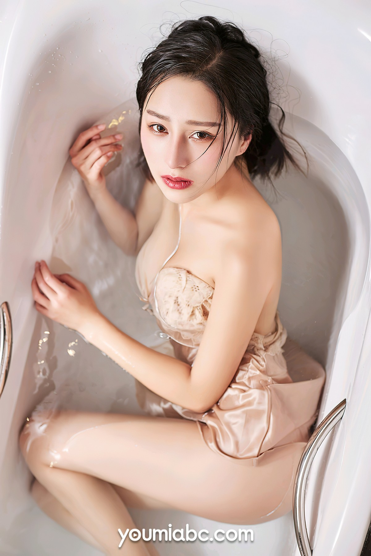xgyw.top_[YouMi尤蜜]Vol.864_模特陈若初私房浴室性感薄透蕾丝睡裙湿身秀惹火身材诱惑写真22P