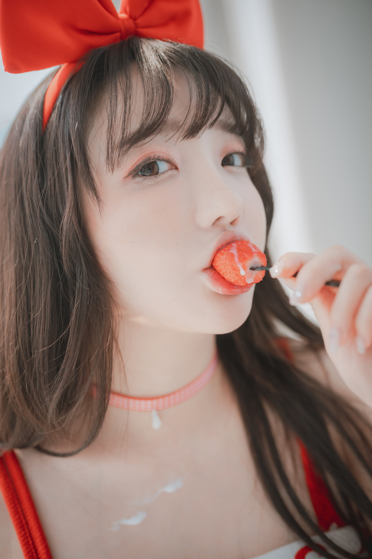 xgyw.top_[DJAWA]No.228_韩国模特Strawberry Girl主题私房性感红色百褶裙半撩露翘臀诱惑写真81P
