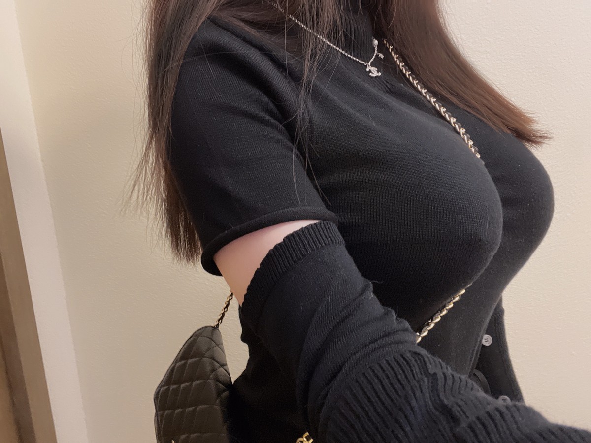 xgyw.top_蜜桃少女是依酱吖丰满的一月主题私房自拍系列性感内衣秀丰满身材惹火诱惑写真60P