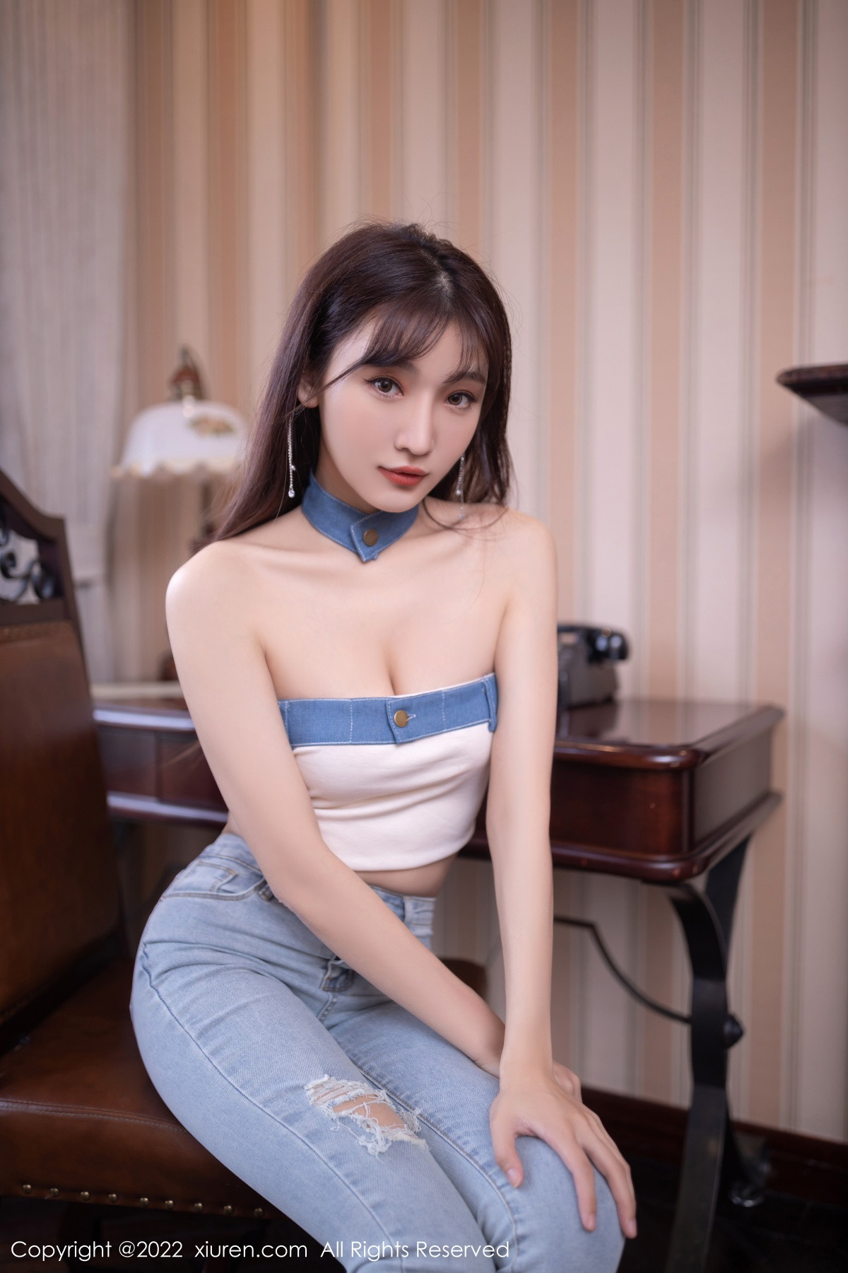xgyw.top_XiuRen第5908期_模特陆萱萱北京旅拍半脱牛仔裤露超薄无内肉丝秀翘臀诱惑写真77P