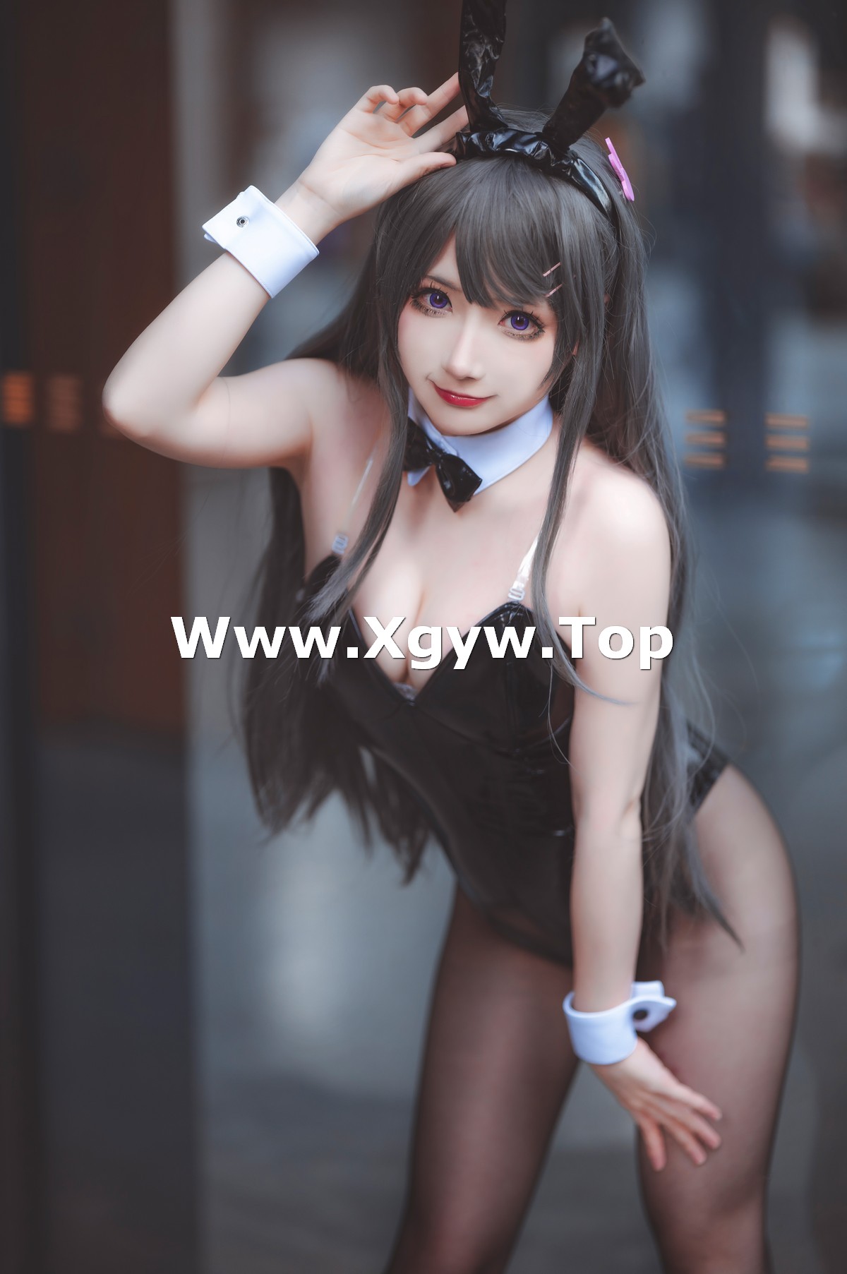 xgyw.top_网络美女是三不是世w麻衣学姐主题性感兔女郎服饰配黑色皮质连体衣诱惑写真60P