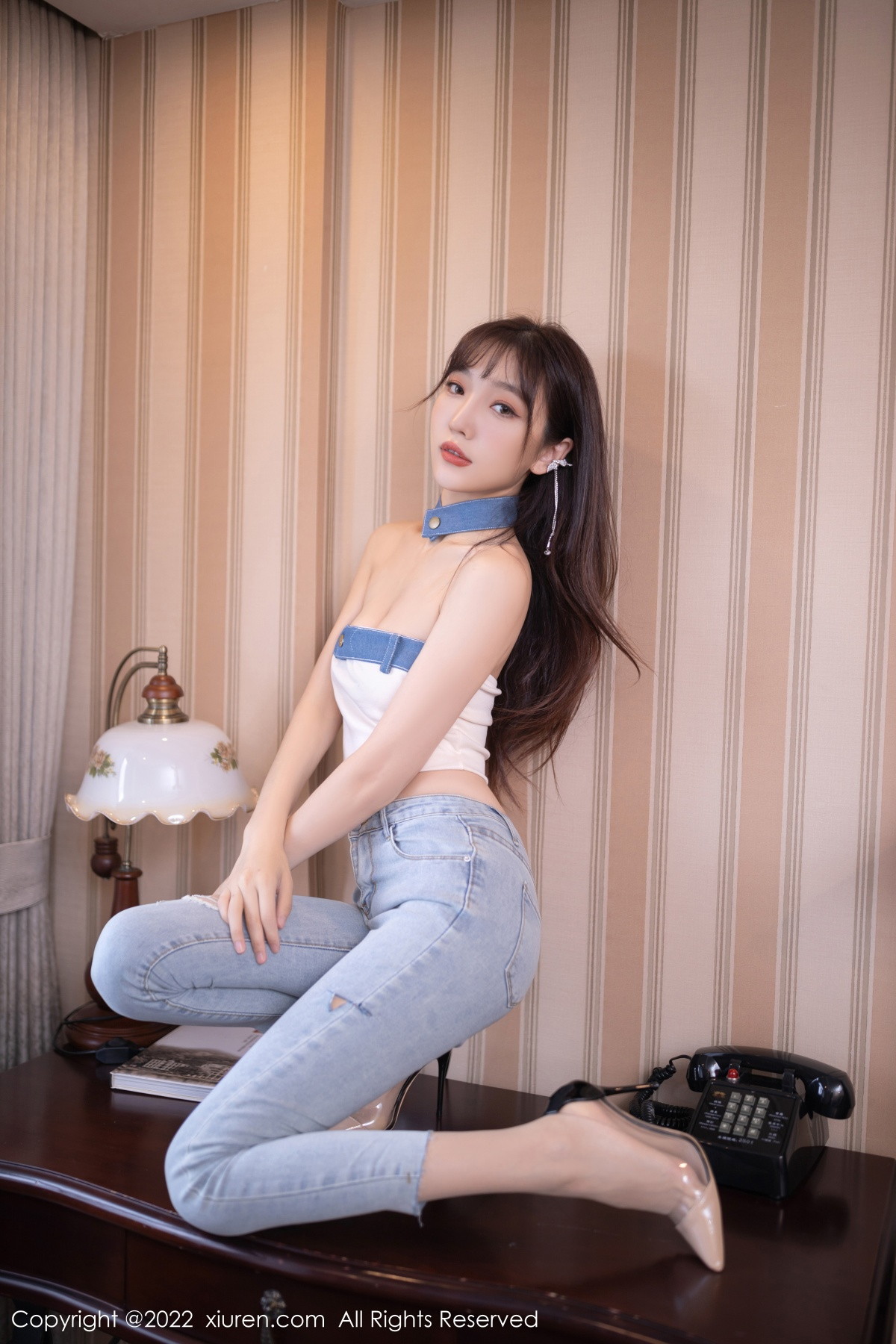 xgyw.top_XiuRen第5908期_模特陆萱萱北京旅拍半脱牛仔裤露超薄无内肉丝秀翘臀诱惑写真77P