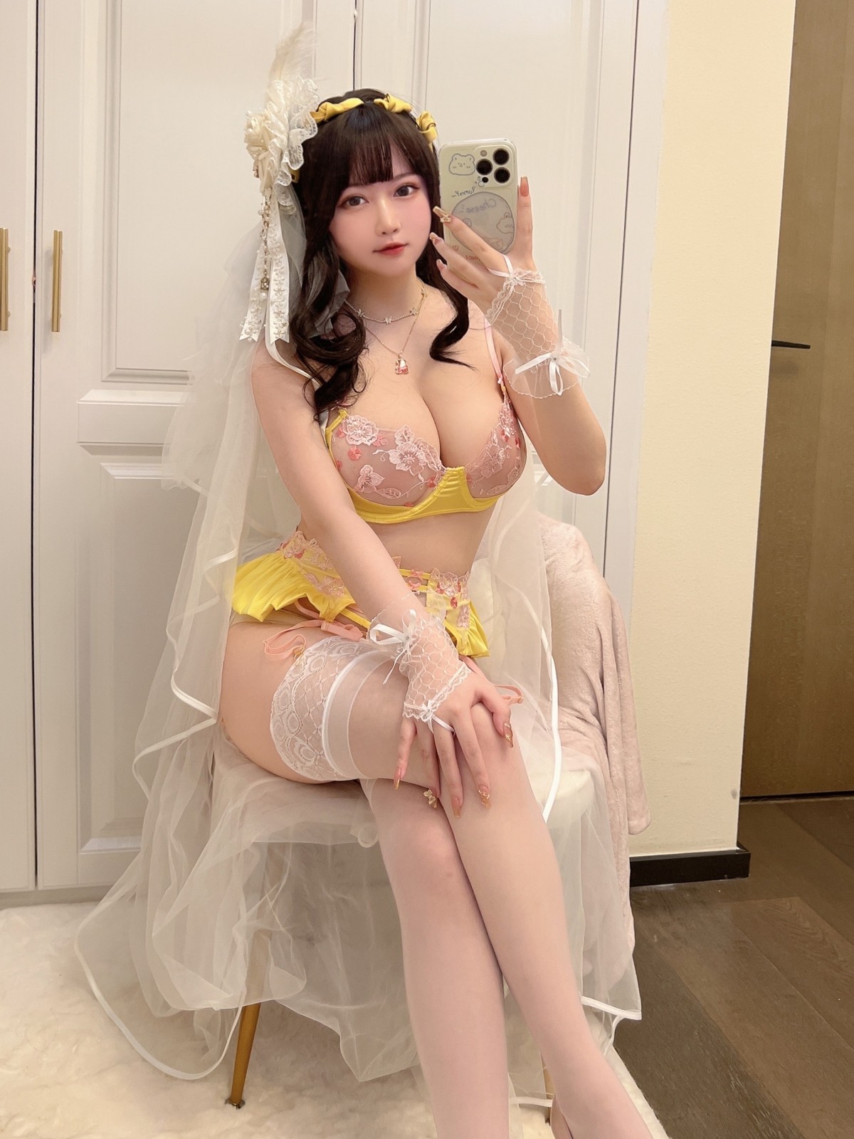 xgyw.top_蜜桃少女是依酱吖丰满的一月主题私房自拍系列性感内衣秀丰满身材惹火诱惑写真60P