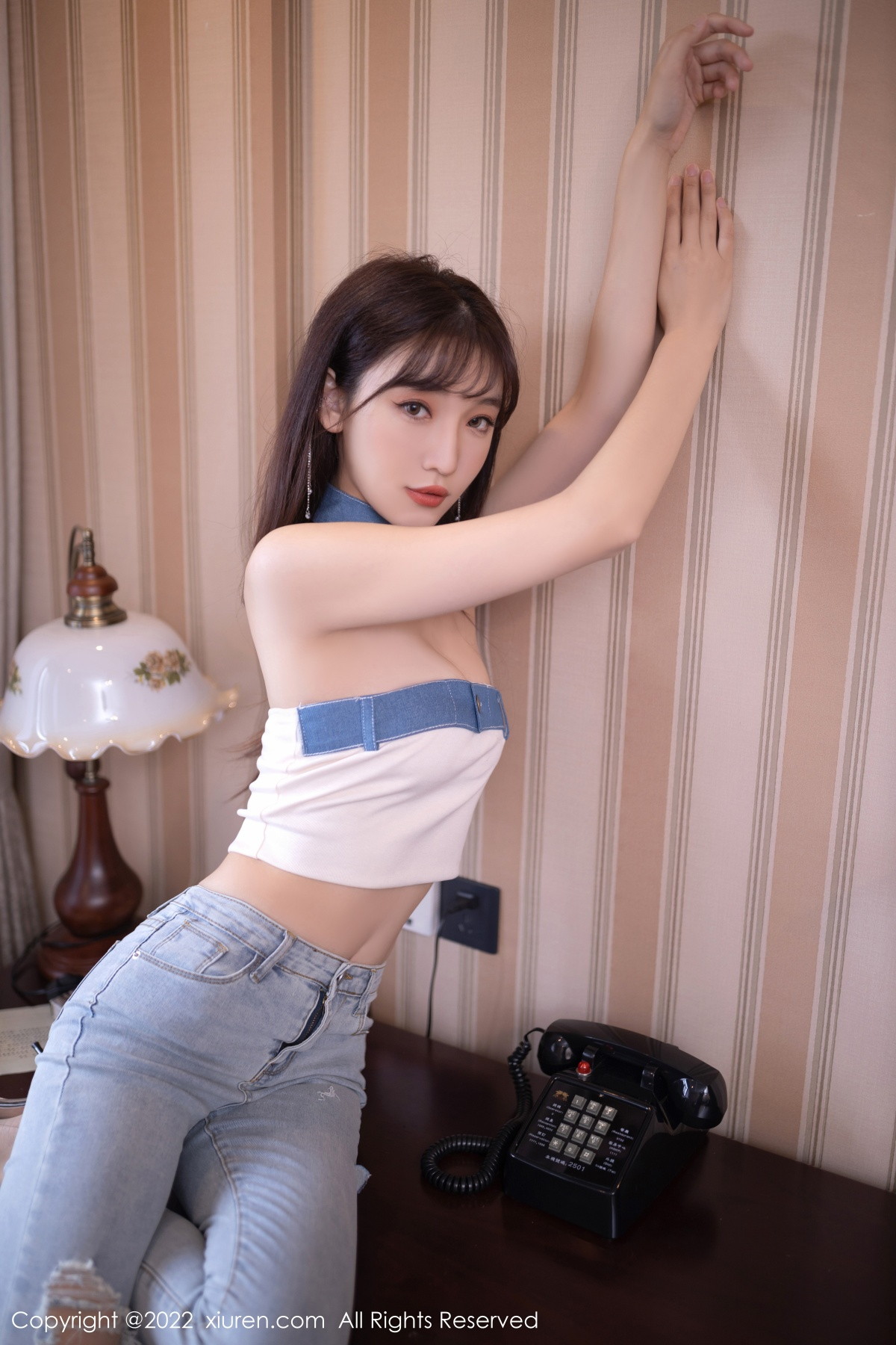 xgyw.top_XiuRen第5908期_模特陆萱萱北京旅拍半脱牛仔裤露超薄无内肉丝秀翘臀诱惑写真77P