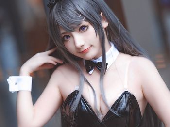 网络青春美女是三不是世w麻衣学姐主题性感兔女郎服饰配黑色皮质贴身衣骚扰写真60P