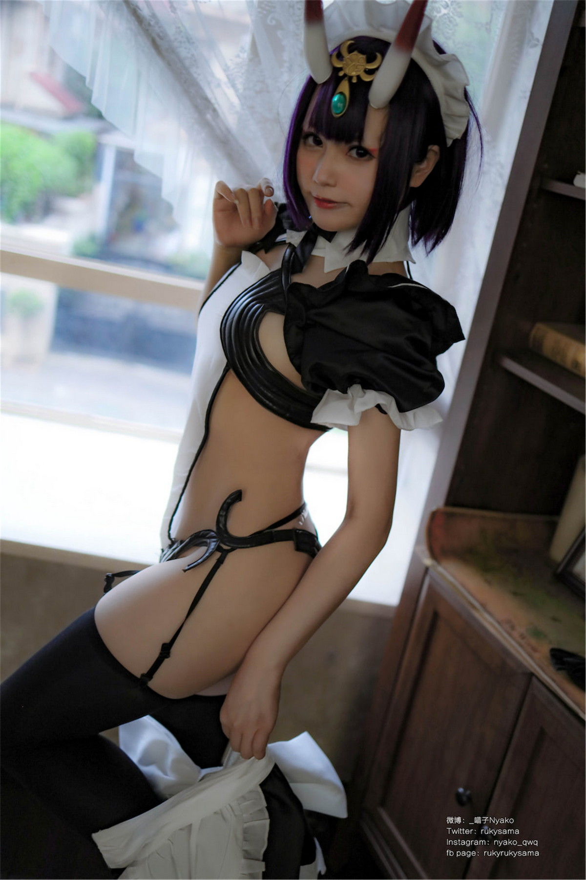 xgyw.top_网络美女Nyako喵子酒吞童子女仆主题私房性感女仆裙配黑丝吊袜秀翘臀诱惑写真42P