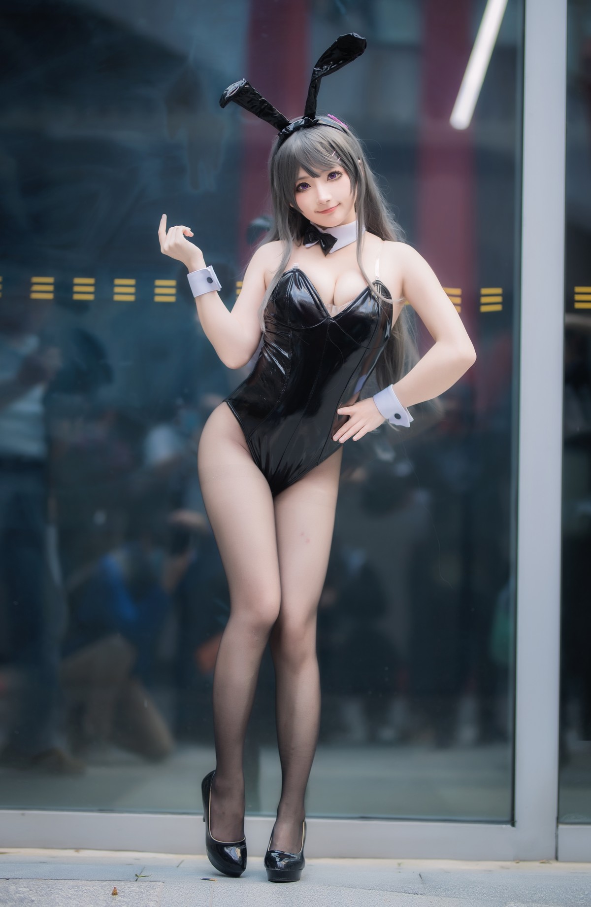 xgyw.top_网络美女是三不是世w麻衣学姐主题性感兔女郎服饰配黑色皮质连体衣诱惑写真60P