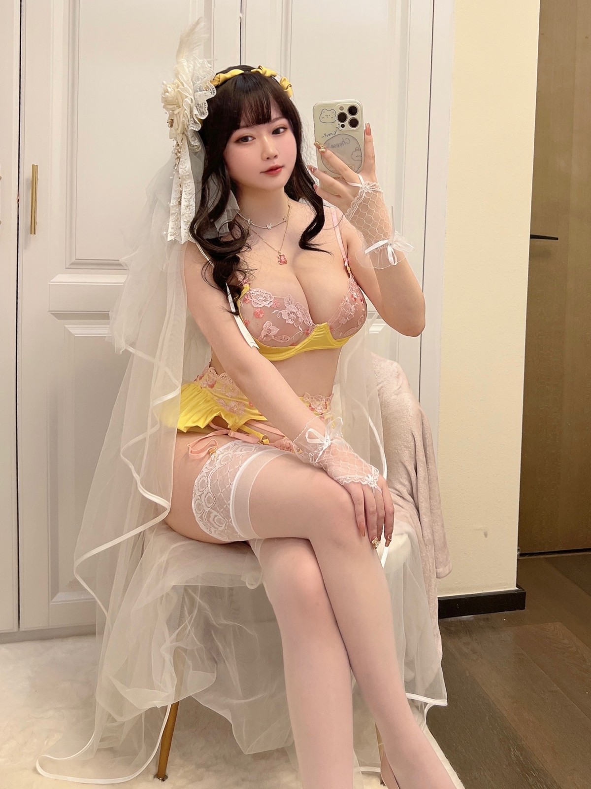 xgyw.top_蜜桃少女是依酱吖丰满的一月主题私房自拍系列性感内衣秀丰满身材惹火诱惑写真60P