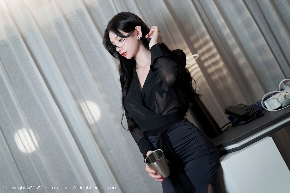 xgyw.top_XiuRen第5914期_女神周于希Sally黑色薄纱衣配超薄黑丝半脱秀火辣身材诱惑写真97P