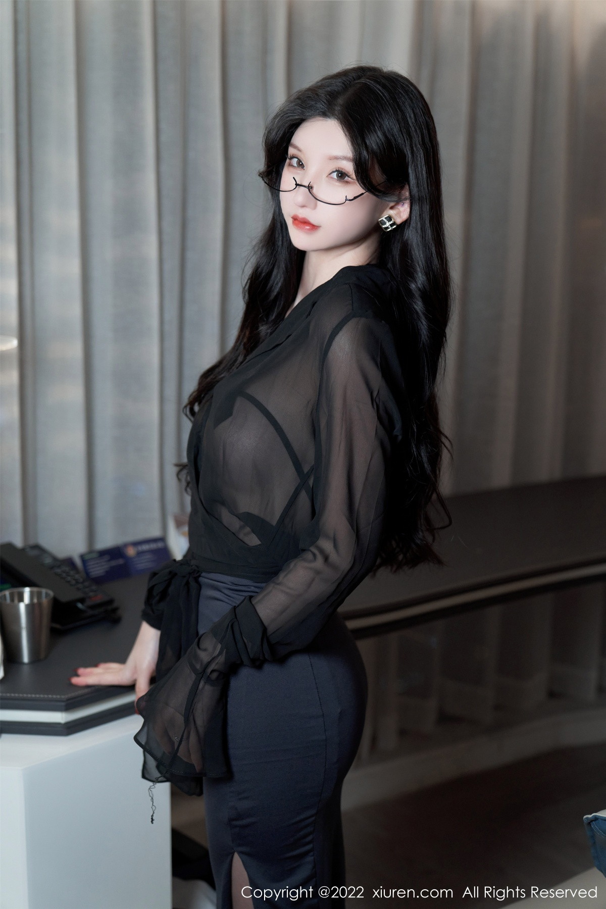 xgyw.top_XiuRen第5914期_女神周于希Sally黑色薄纱衣配超薄黑丝半脱秀火辣身材诱惑写真97P