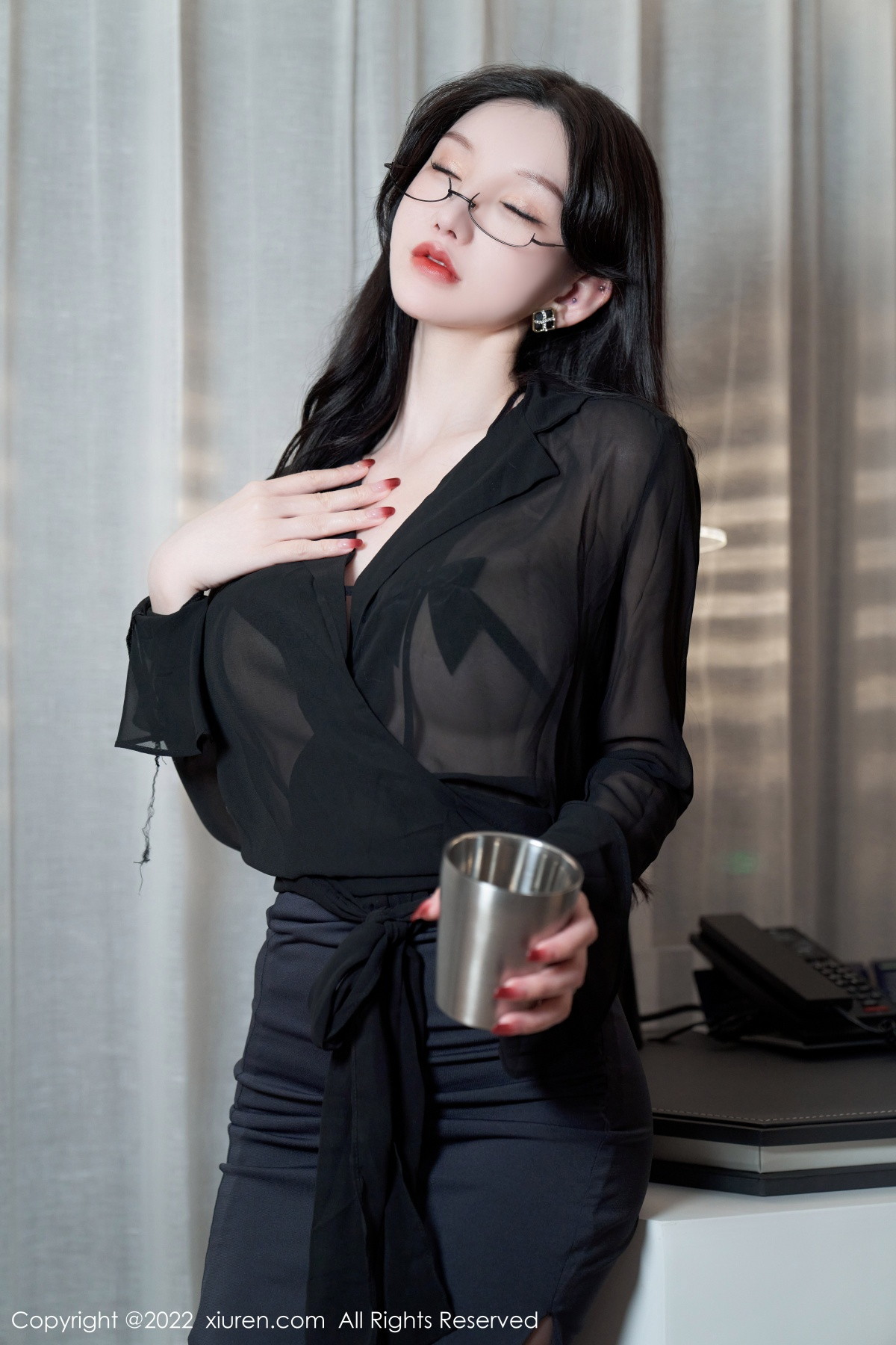 xgyw.top_XiuRen第5914期_女神周于希Sally黑色薄纱衣配超薄黑丝半脱秀火辣身材诱惑写真97P