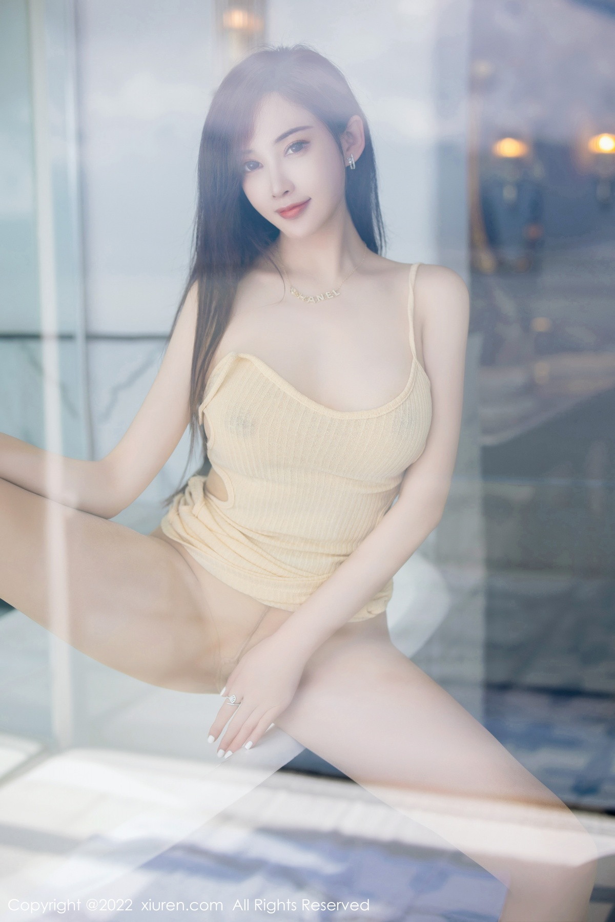 xgyw.top_XiuRen第5912期_女神奶瓶土肥圆大理旅拍黄色吊带短裙秀丰满身材惹火诱惑写真82P