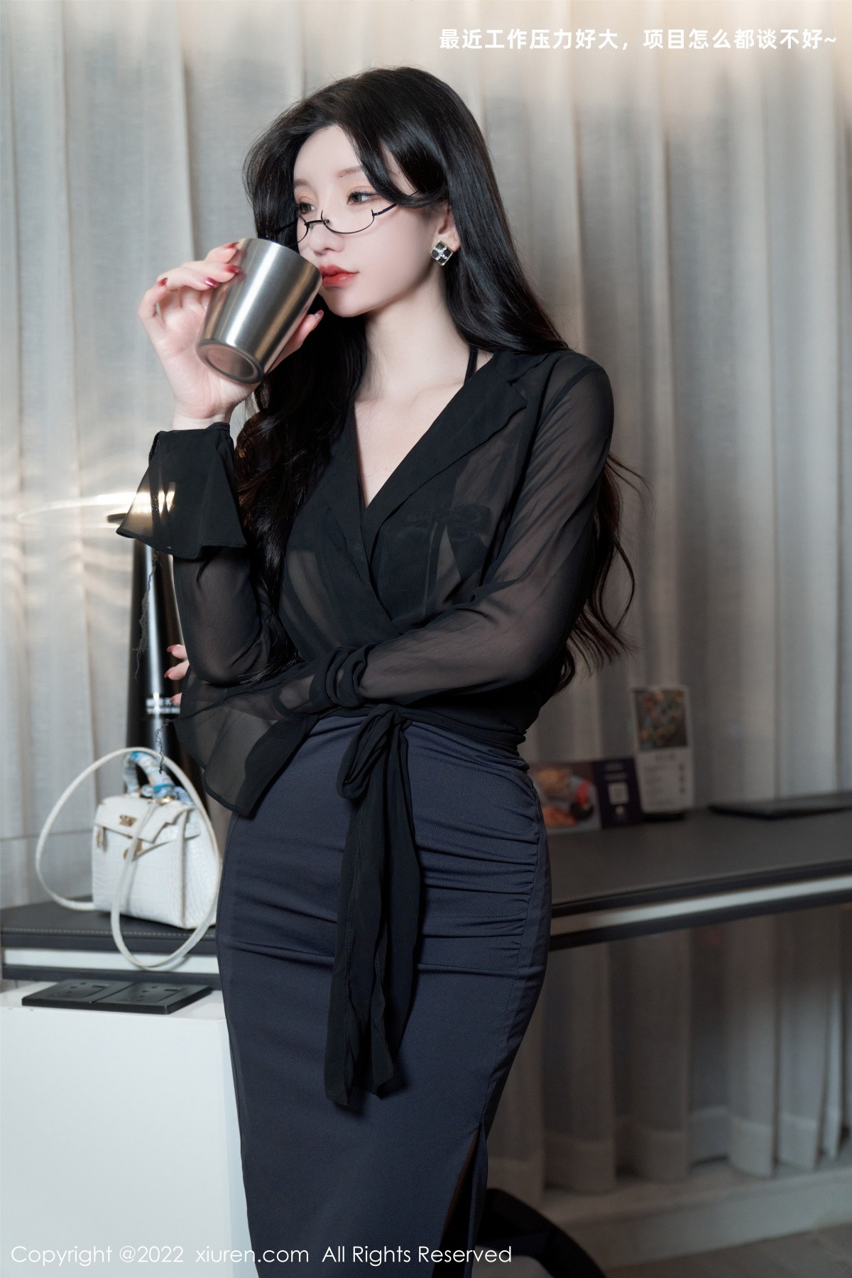 xgyw.top_XiuRen第5914期_女神周于希Sally黑色薄纱衣配超薄黑丝半脱秀火辣身材诱惑写真97P
