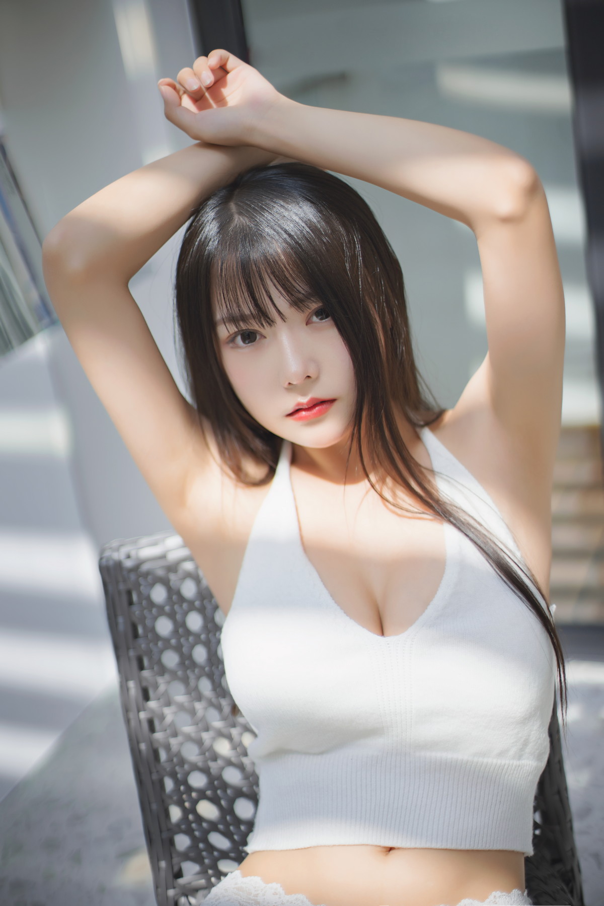 xgyw.top_网络美女香草喵露露背心牛仔背带裤主题私房半脱露白色蕾丝内衣迷人诱惑写真55P