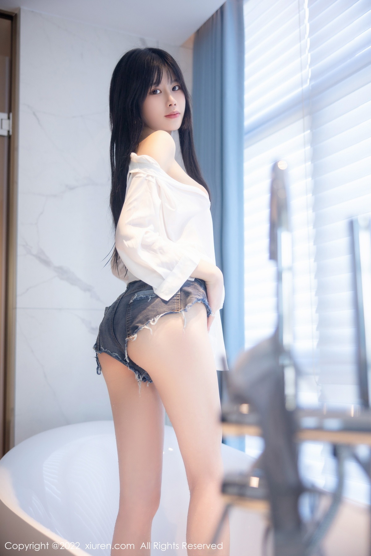 xgyw.top_XiuRen第5909期_模特77qiqi私房浴室脱性感白T露浅蓝色蕾丝内衣迷人诱惑写真85P