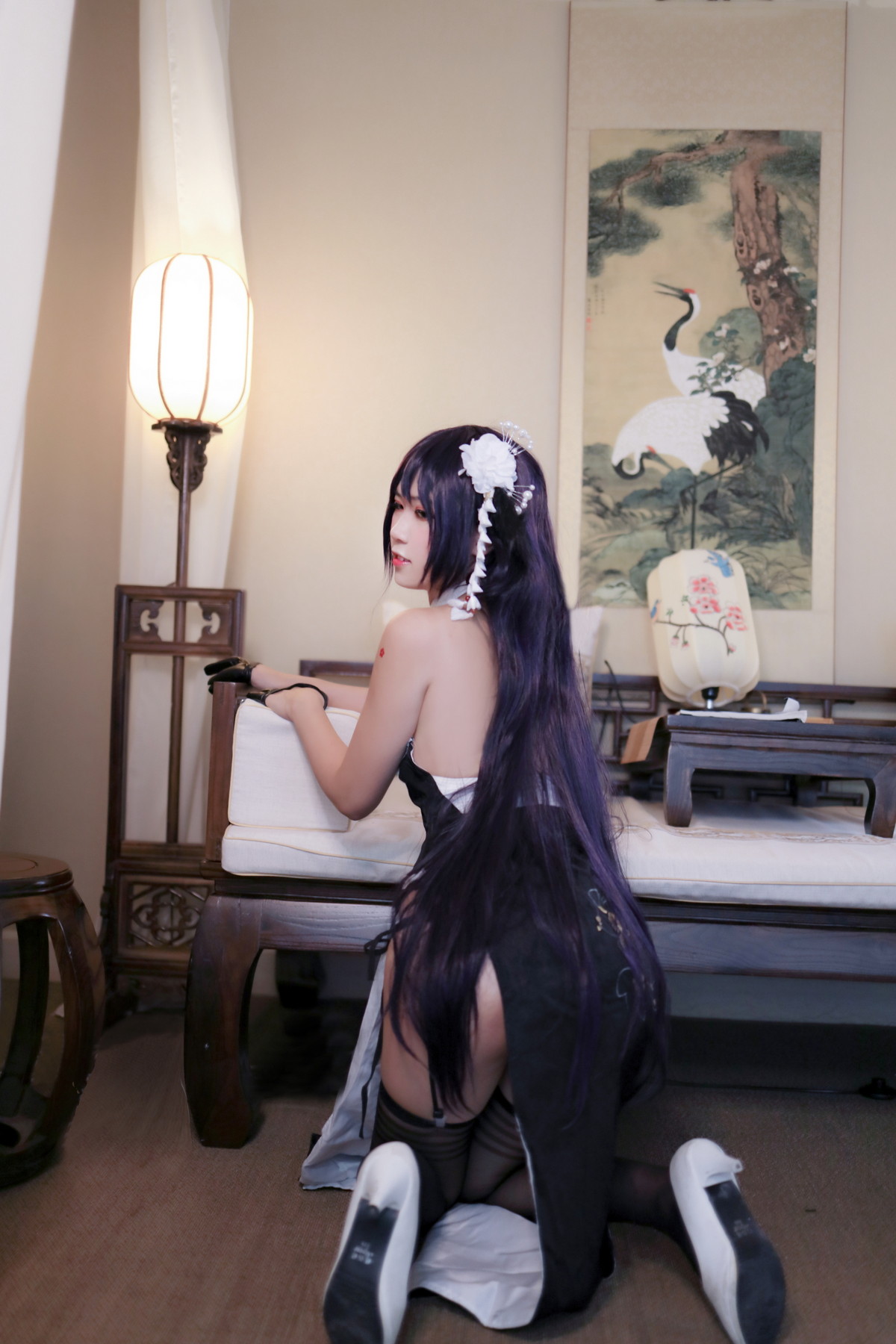 xgyw.top_Corer美女流年不停_w吾妻旗袍主题性感白色露胸旗袍配黑丝吊袜秀翘臀诱惑写真28P